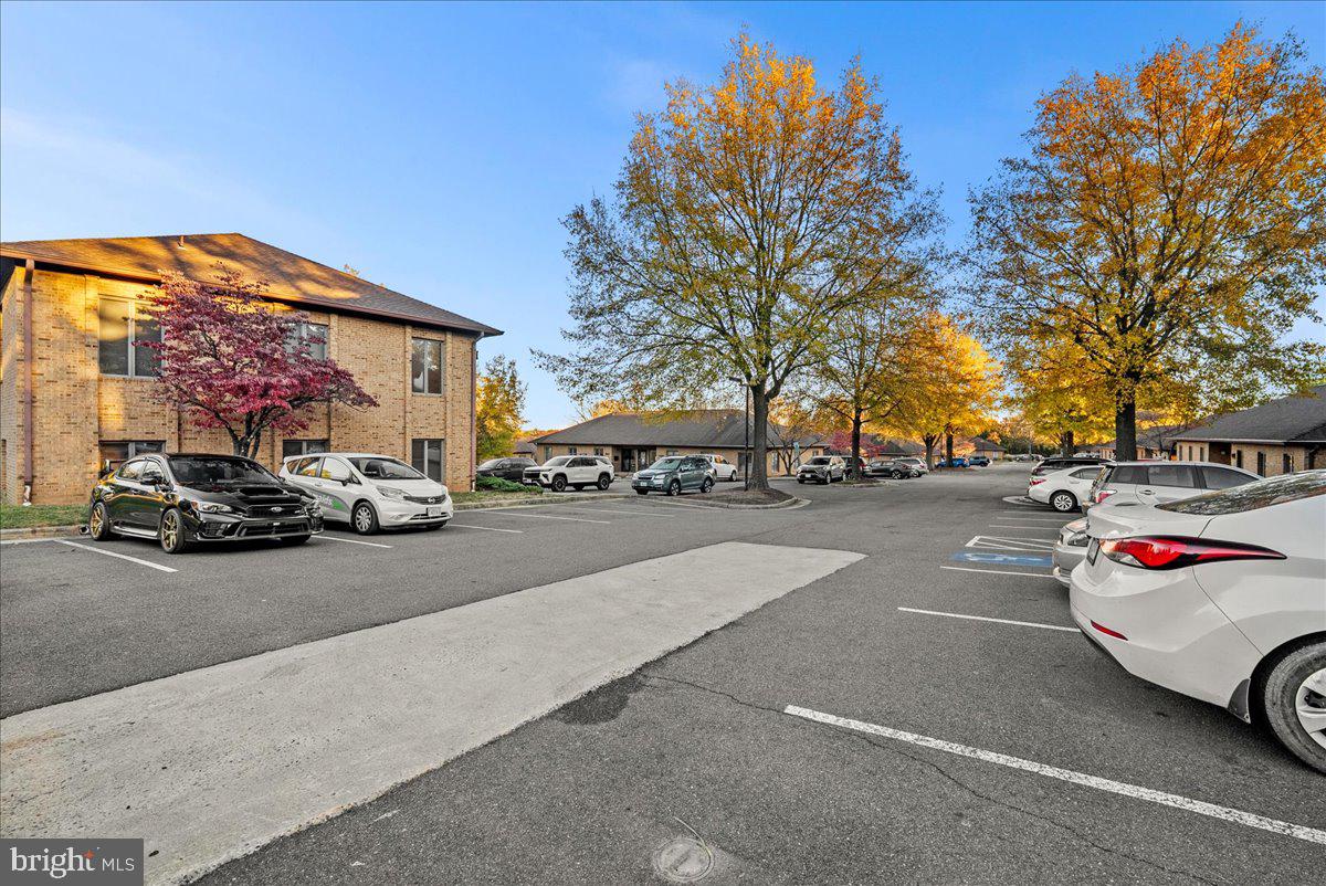 CRESTWOOD PROF CENTER - Commercial Lease