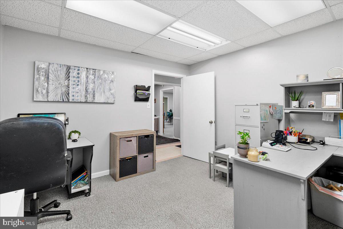 CRESTWOOD PROF CENTER - Commercial Lease