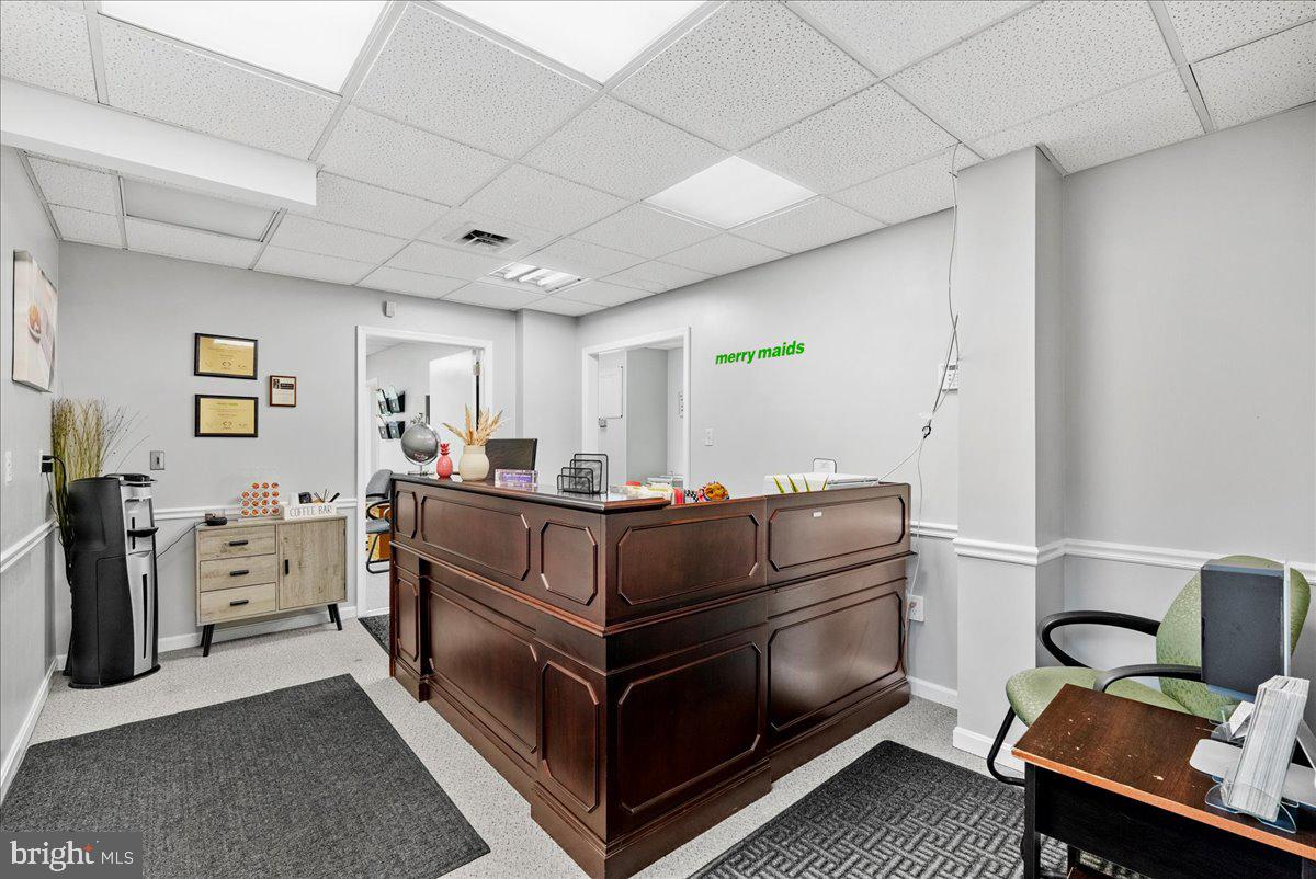 CRESTWOOD PROF CENTER - Commercial Lease