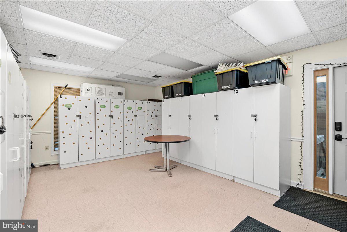 CRESTWOOD PROF CENTER - Commercial Lease