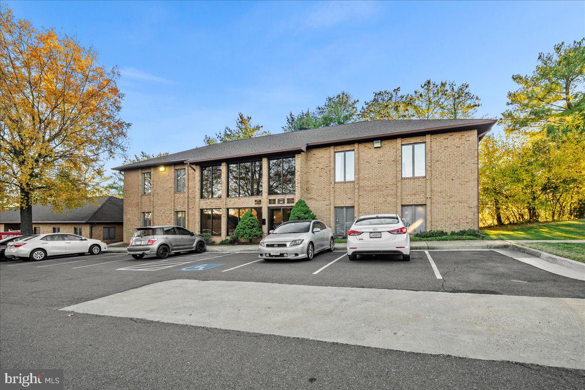 CRESTWOOD PROF CENTER - Commercial Lease