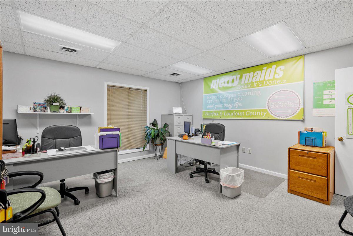 CRESTWOOD PROF CENTER - Commercial Lease