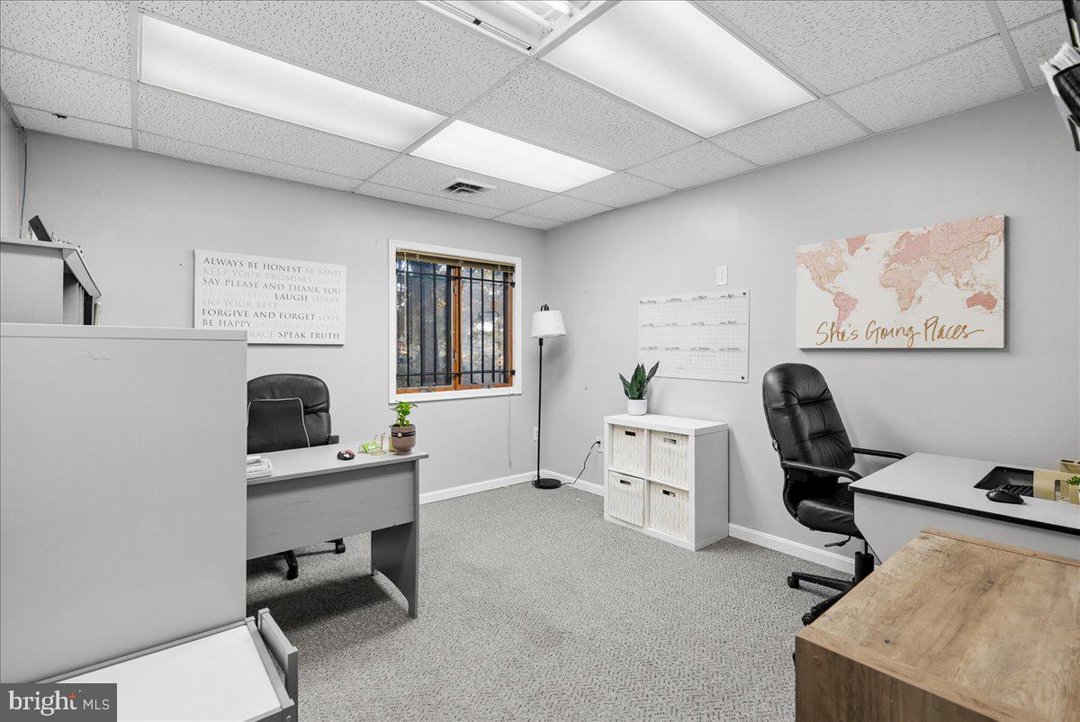 CRESTWOOD PROF CENTER - Commercial Lease