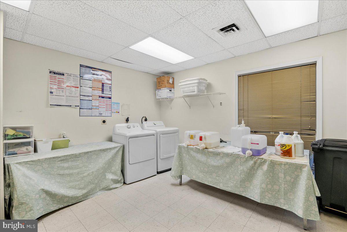 CRESTWOOD PROF CENTER - Commercial Lease