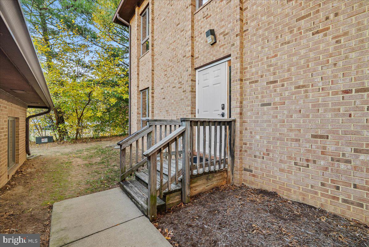 CRESTWOOD PROF CENTER - Commercial Lease