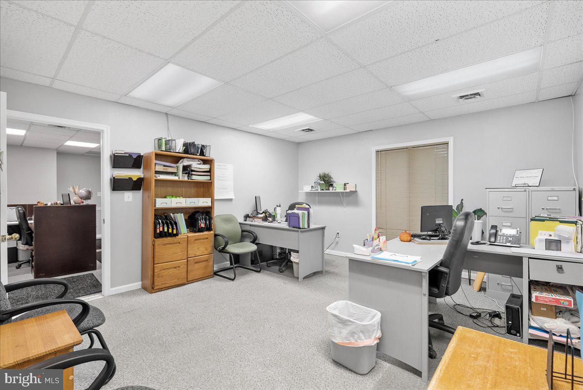 CRESTWOOD PROF CENTER - Commercial Lease