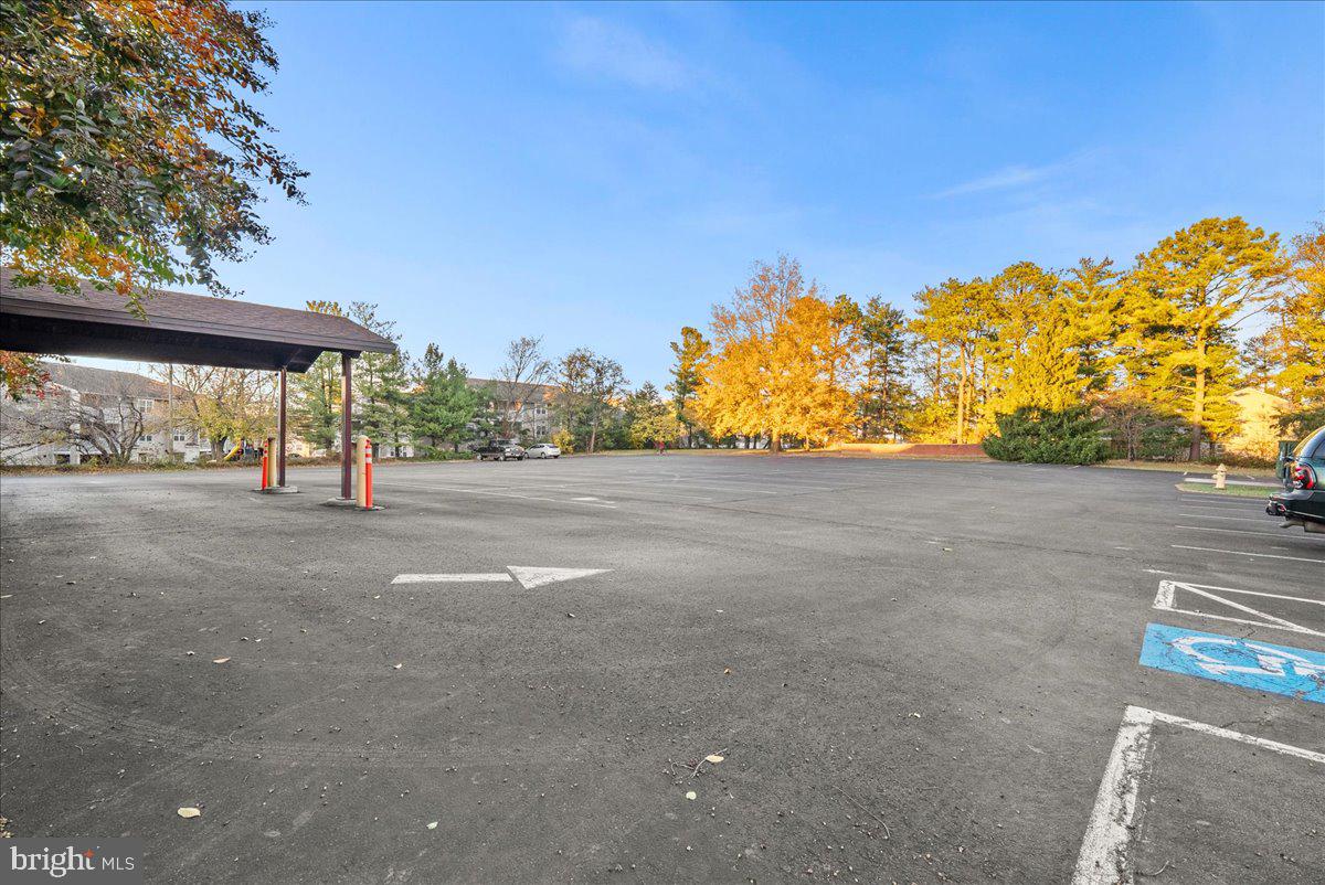 CRESTWOOD PROF CENTER - Commercial Lease