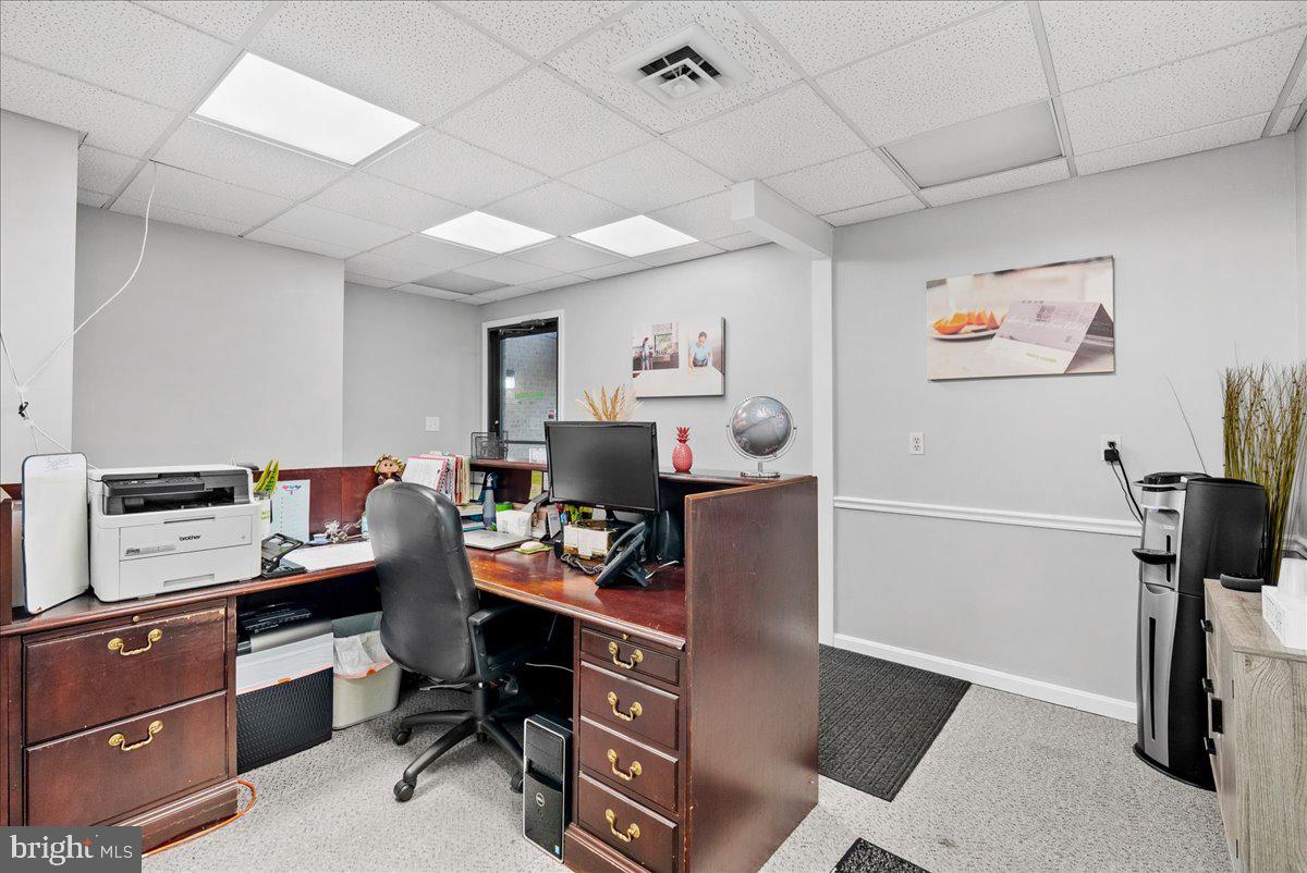 CRESTWOOD PROF CENTER - Commercial Lease