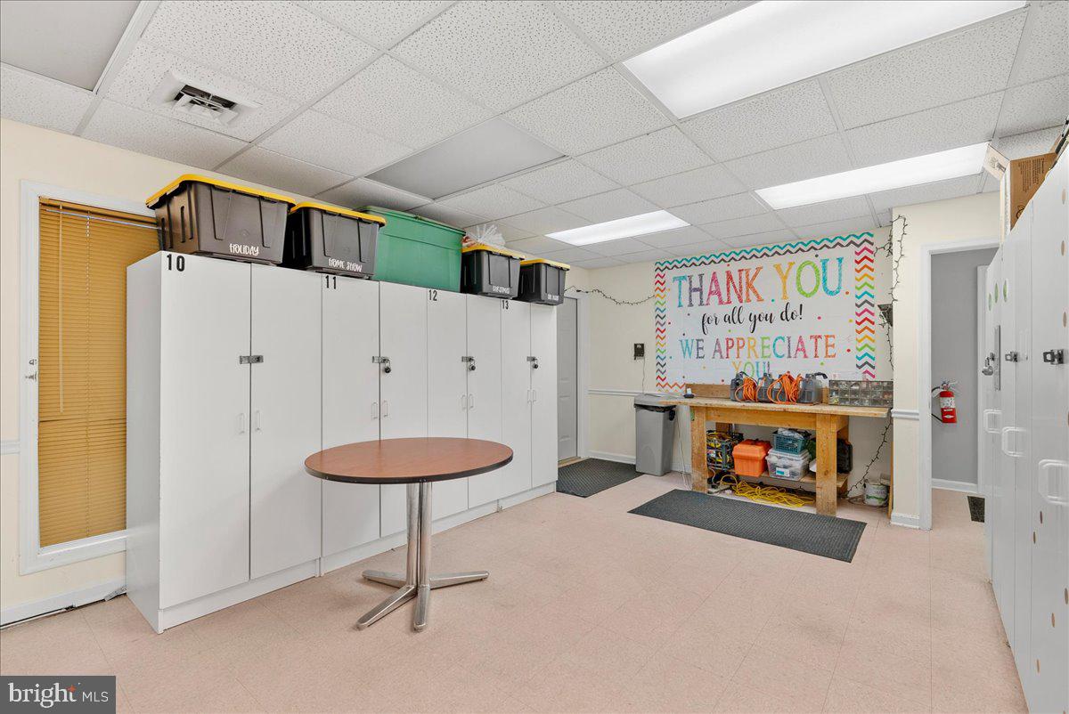 CRESTWOOD PROF CENTER - Commercial Lease