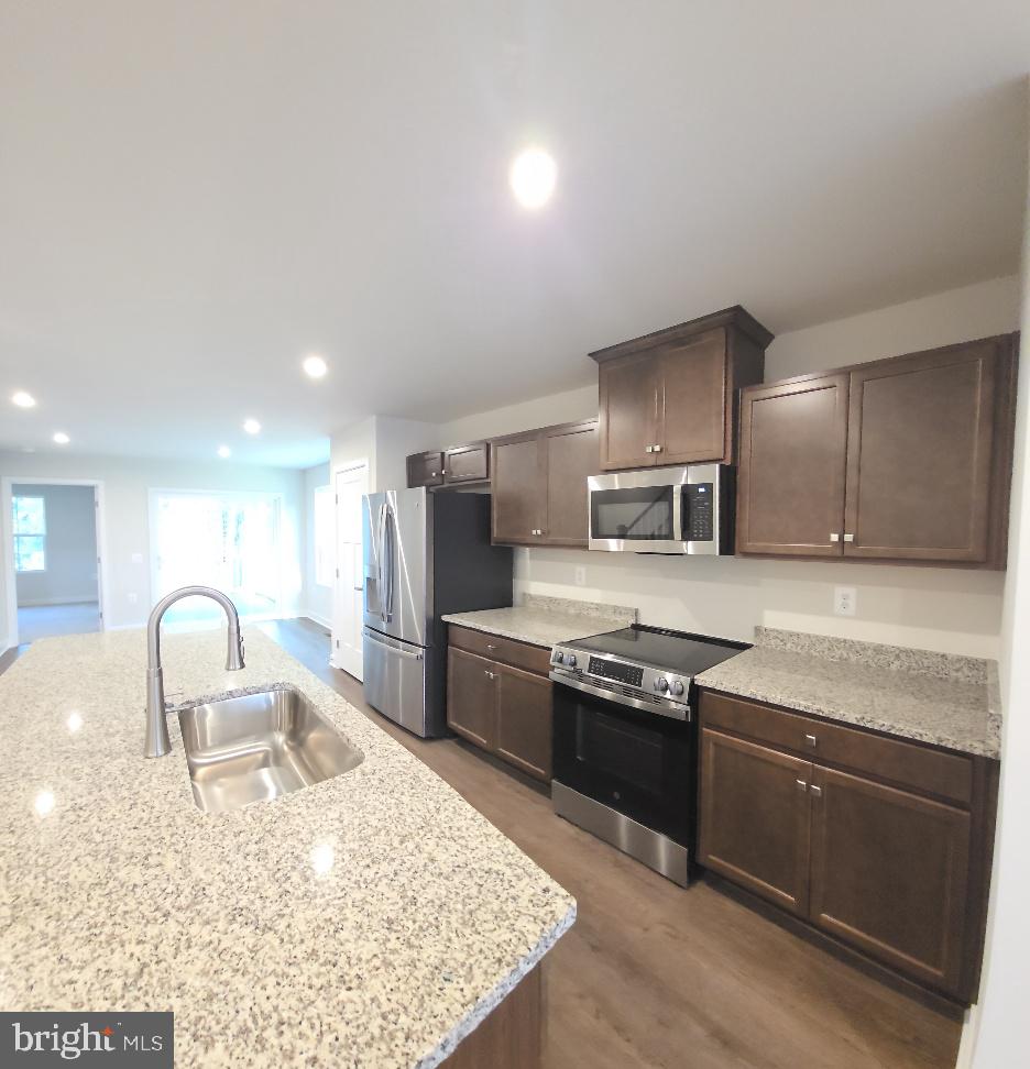 ALEXANDER'S CROSSING - Residential Lease