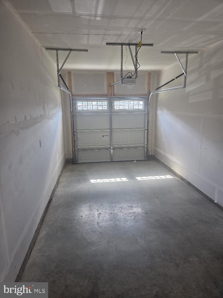 ALEXANDER'S CROSSING - Residential Lease