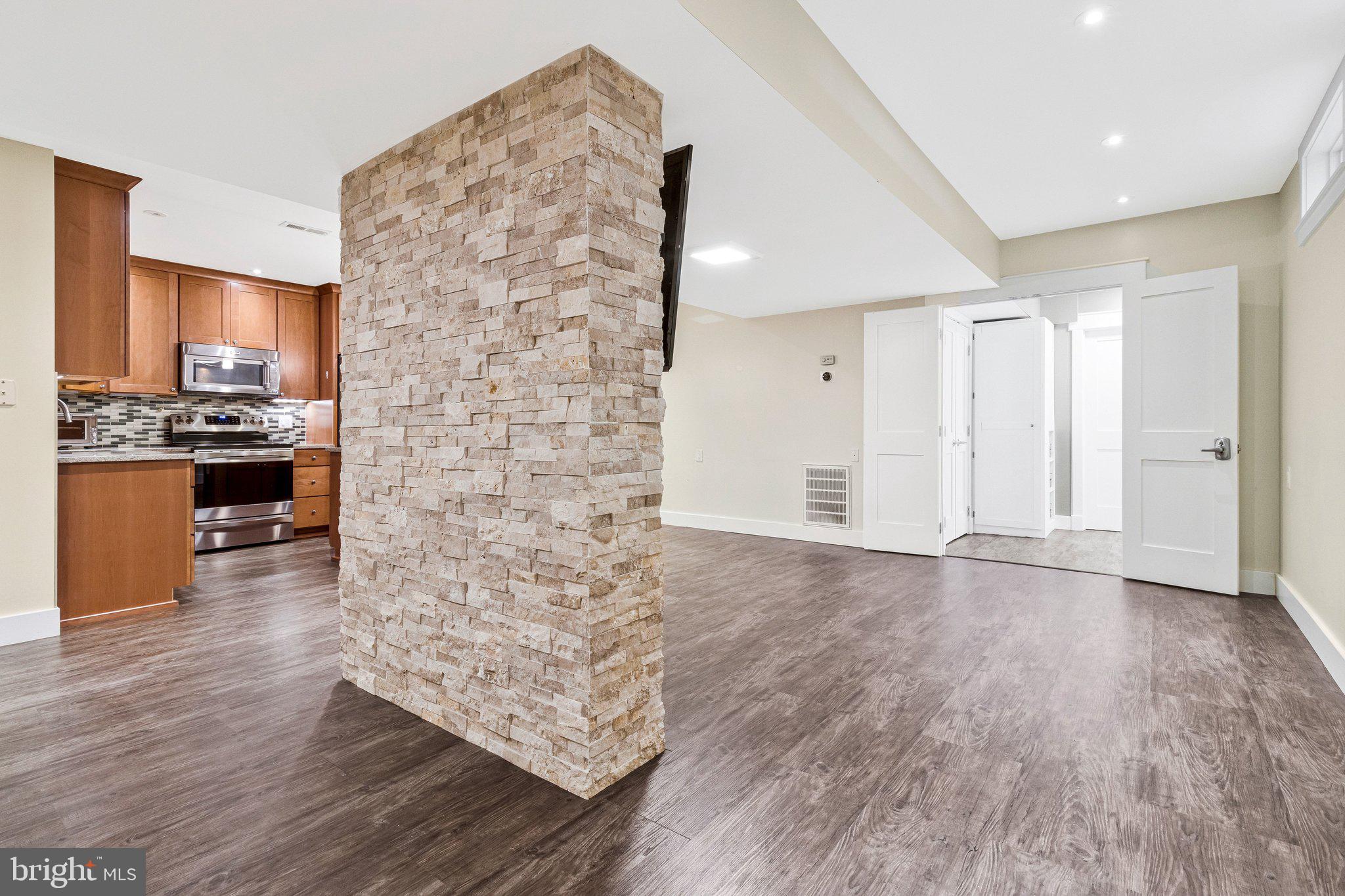 HIGHLAND LAKE - Residential