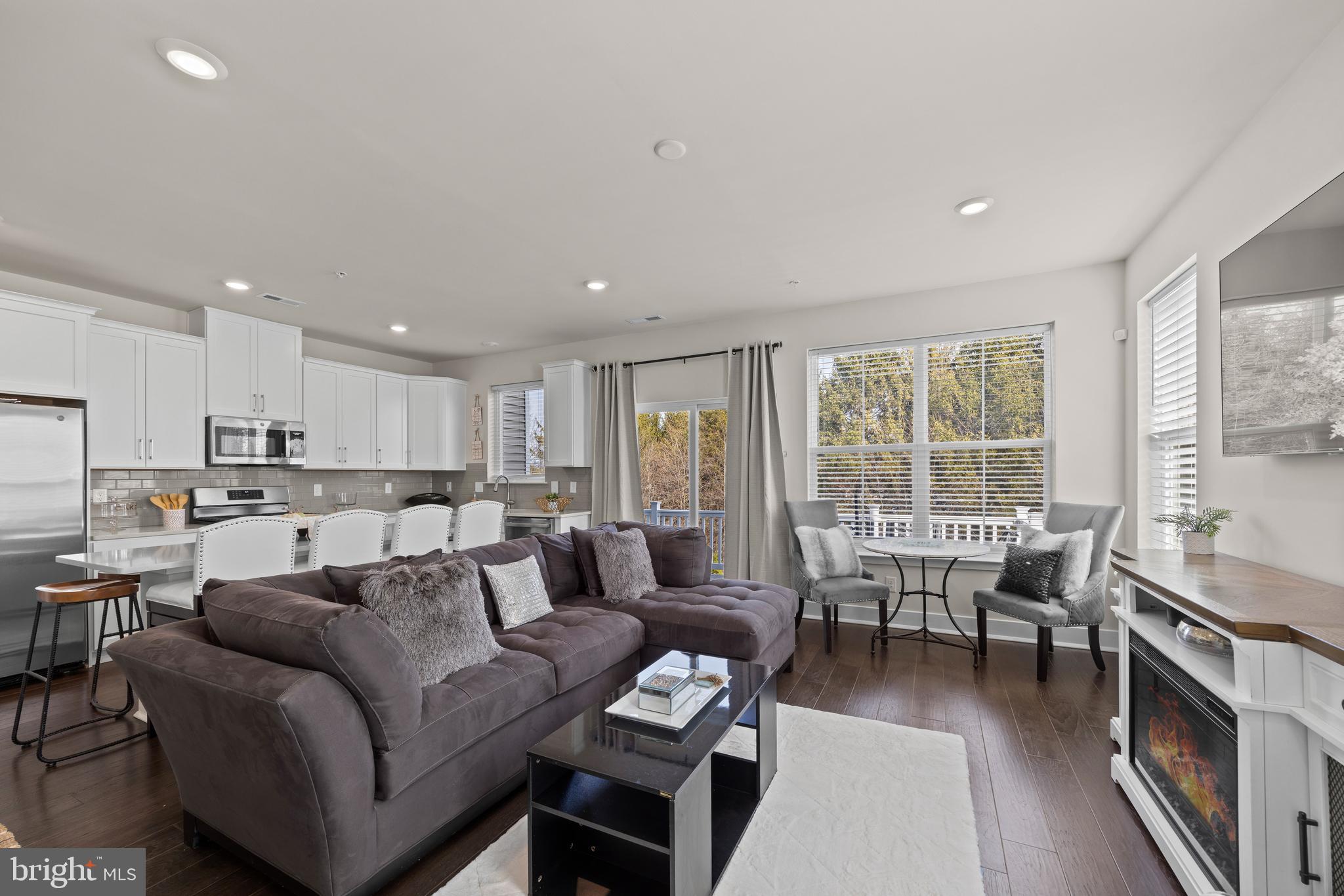 LANTERN RIDGE - Residential