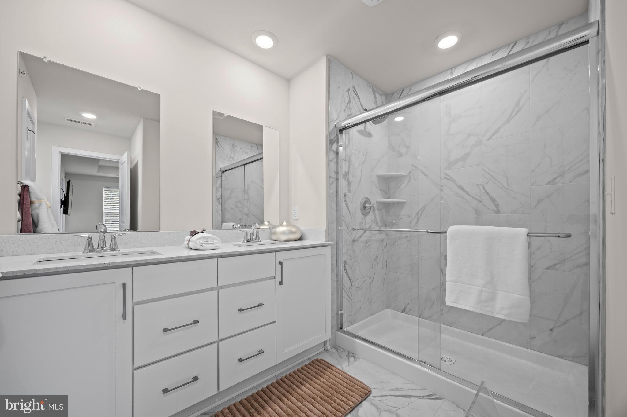 LANTERN RIDGE - Residential