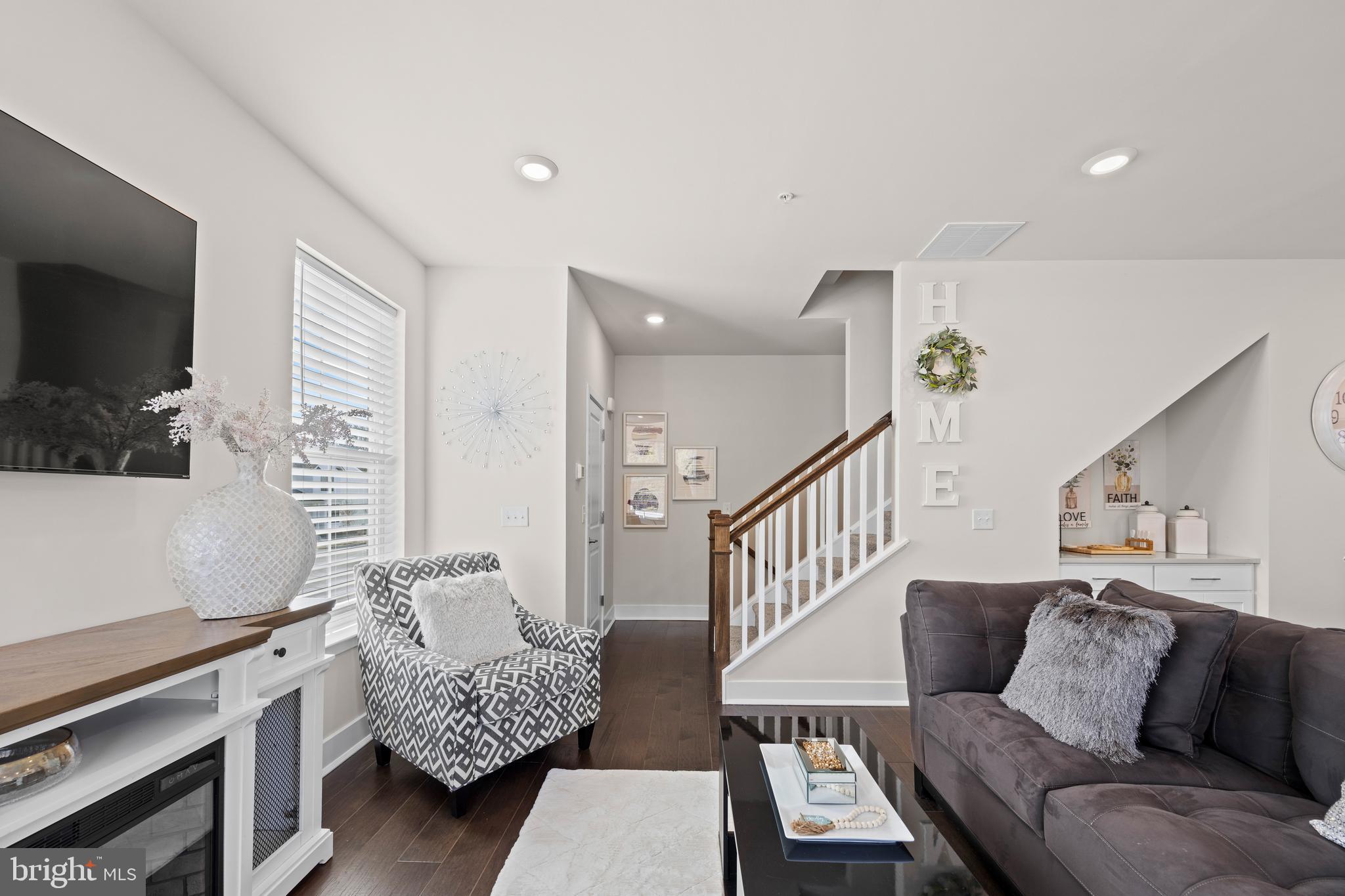 LANTERN RIDGE - Residential