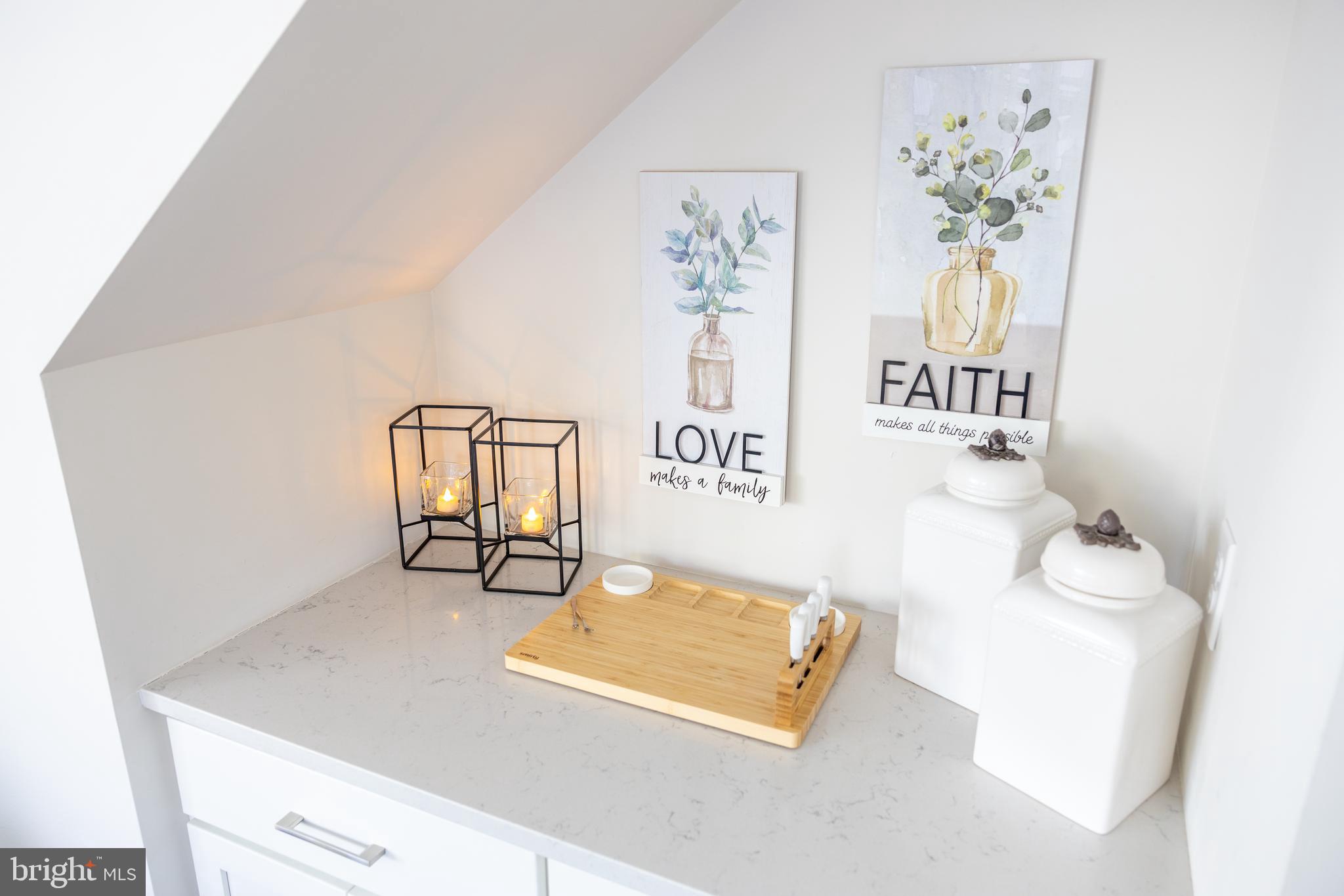 LANTERN RIDGE - Residential