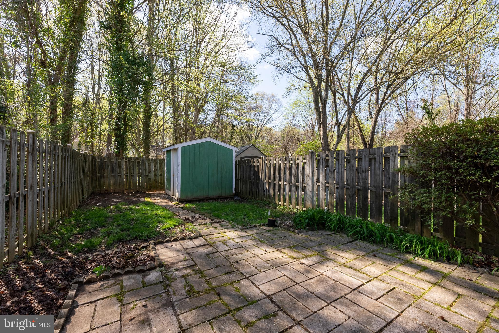 WHISPERING WOODS - Residential