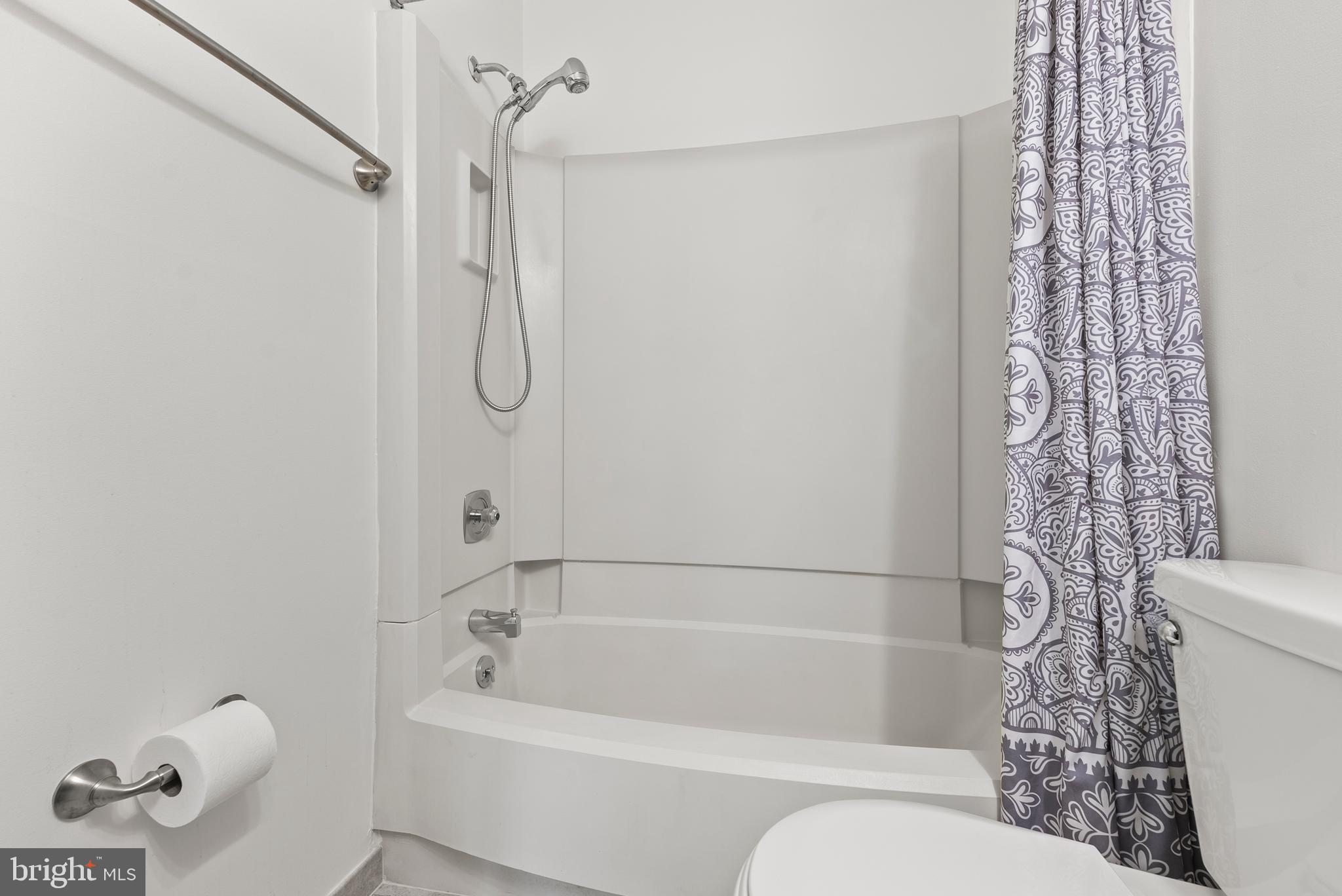 WHISPERING WOODS - Residential