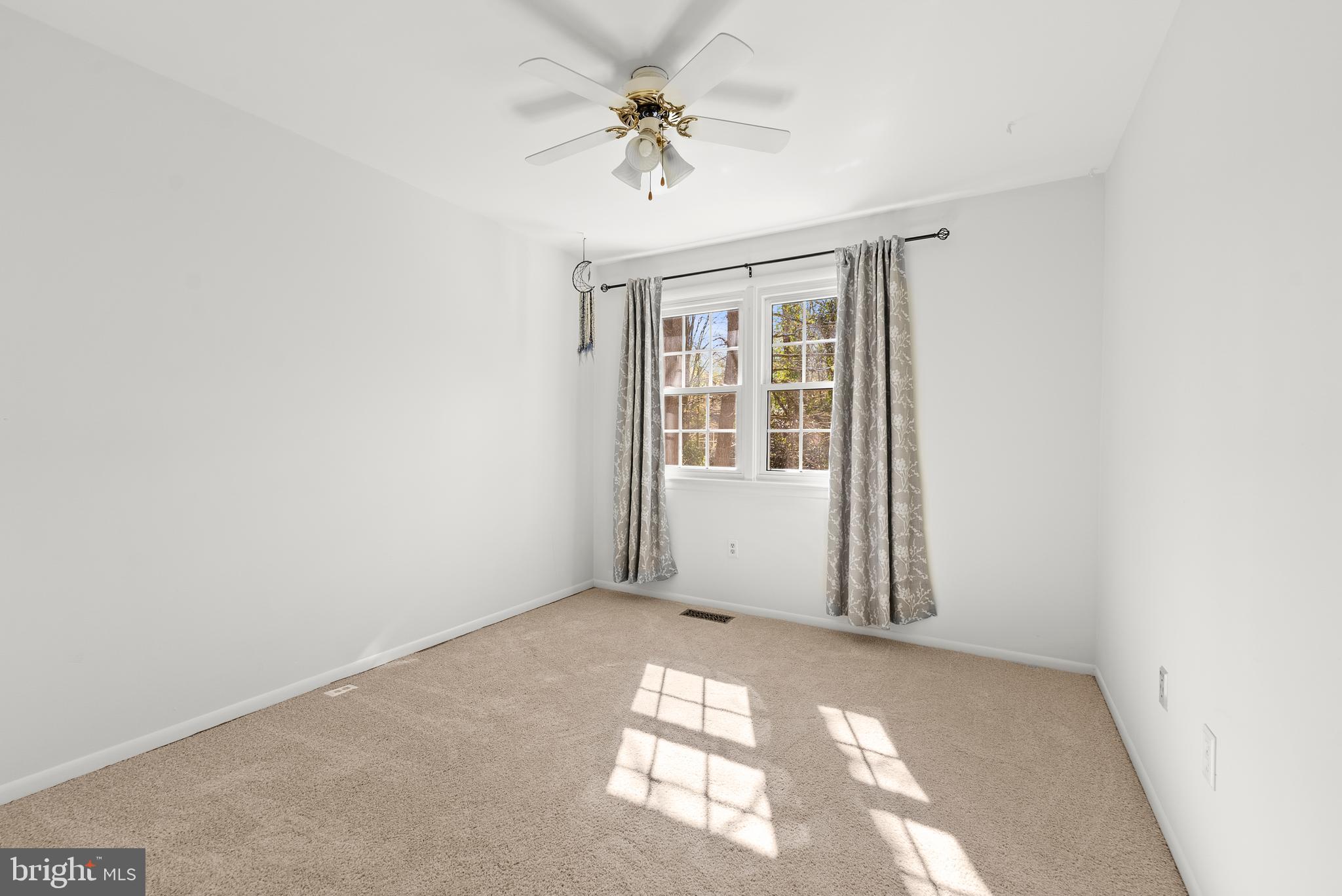 WHISPERING WOODS - Residential