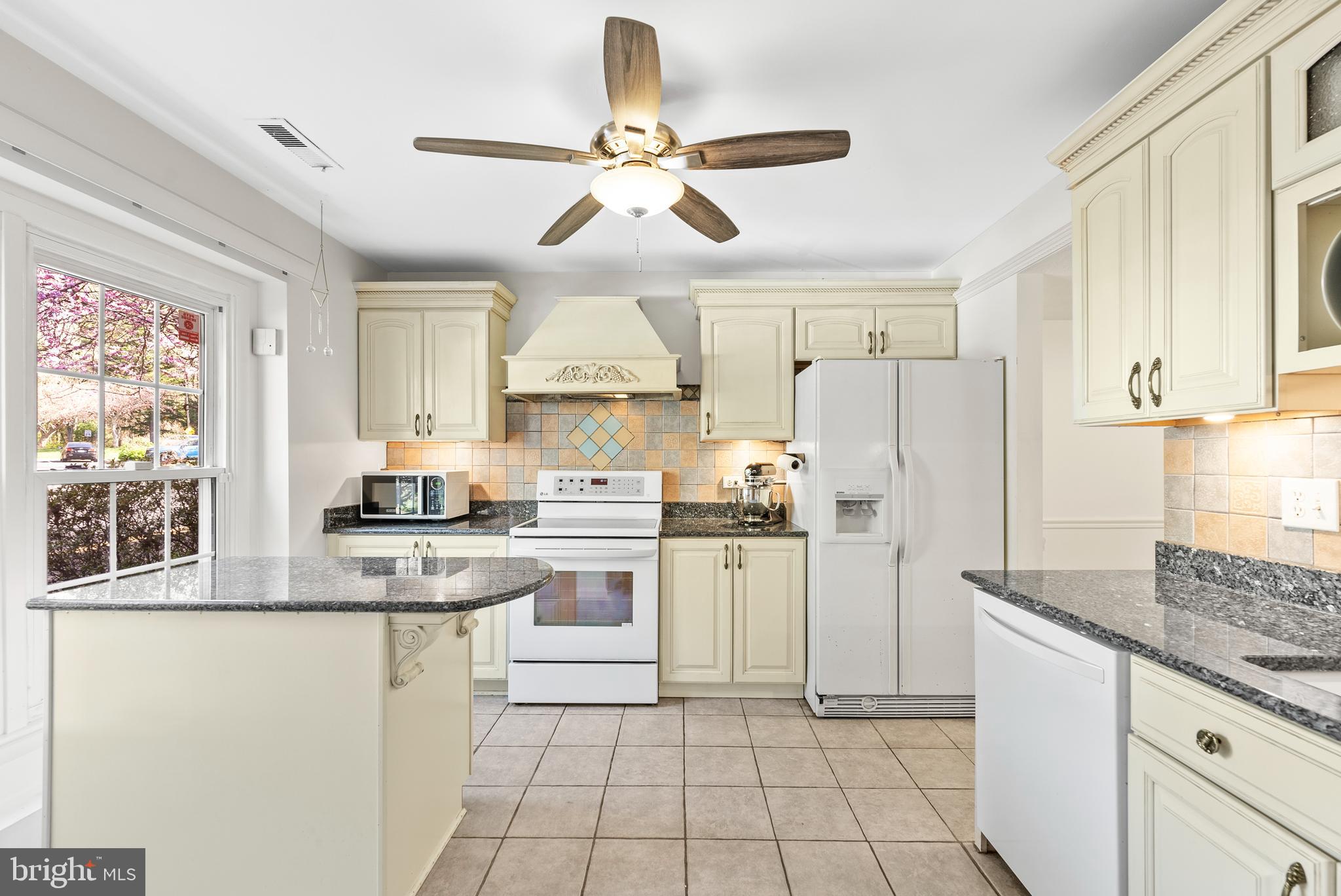 WHISPERING WOODS - Residential