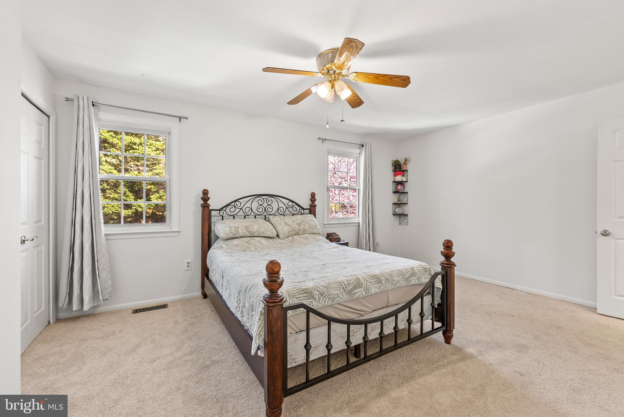 WHISPERING WOODS - Residential