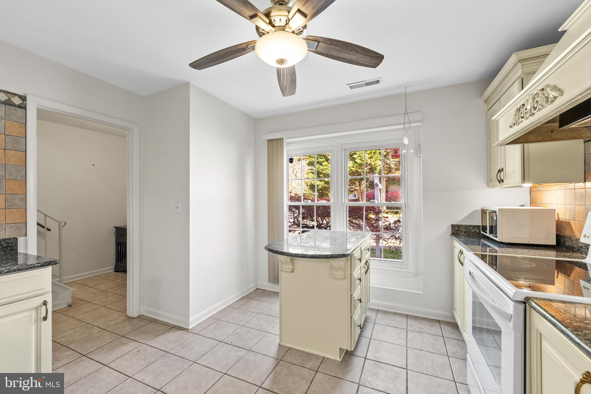 WHISPERING WOODS - Residential