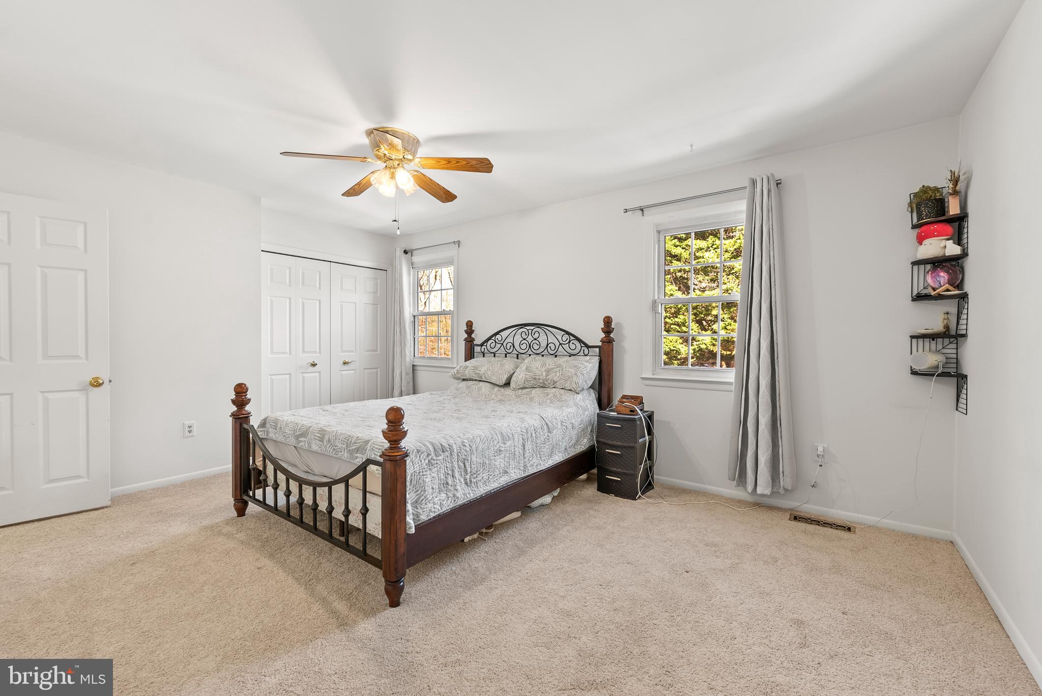 WHISPERING WOODS - Residential