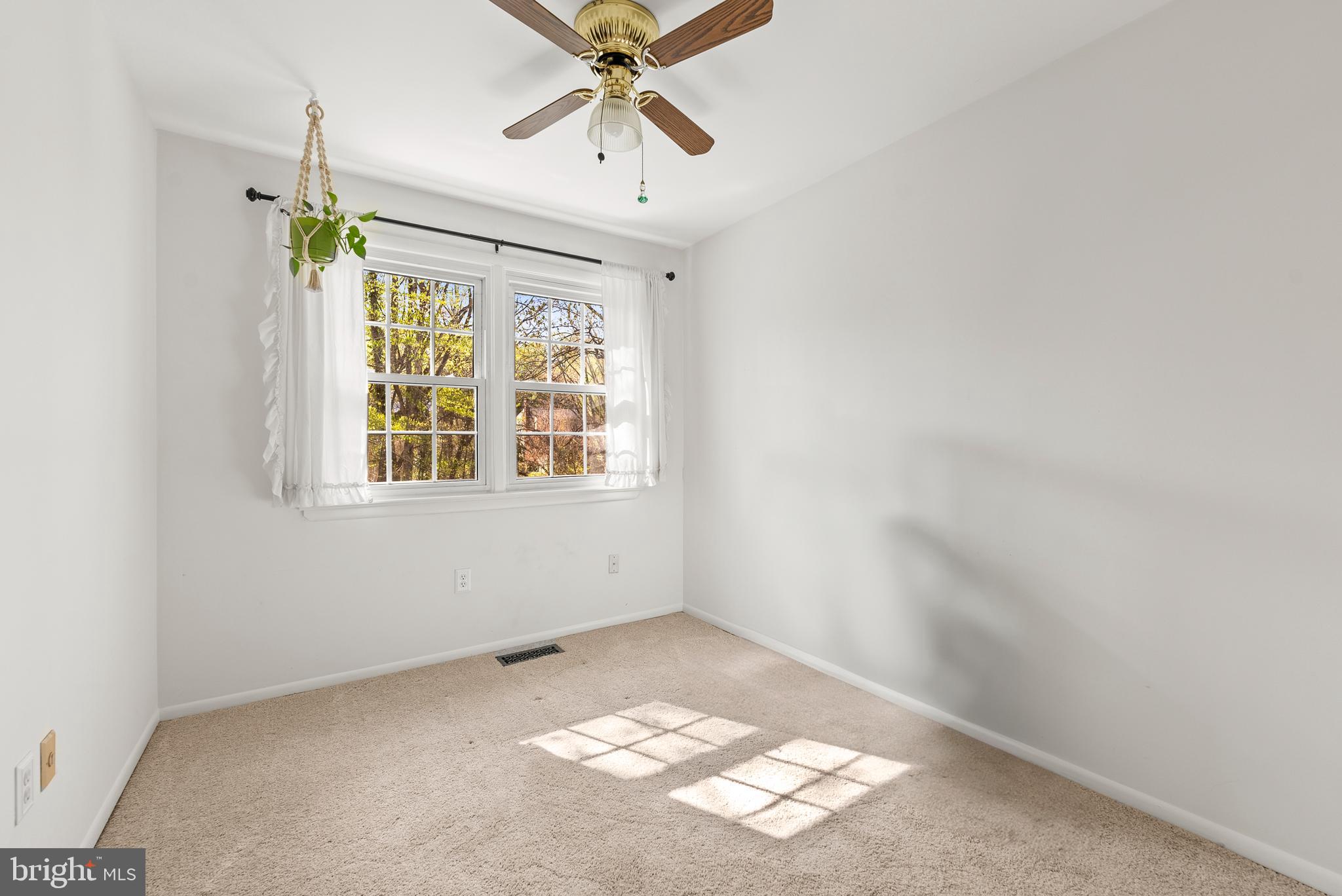 WHISPERING WOODS - Residential