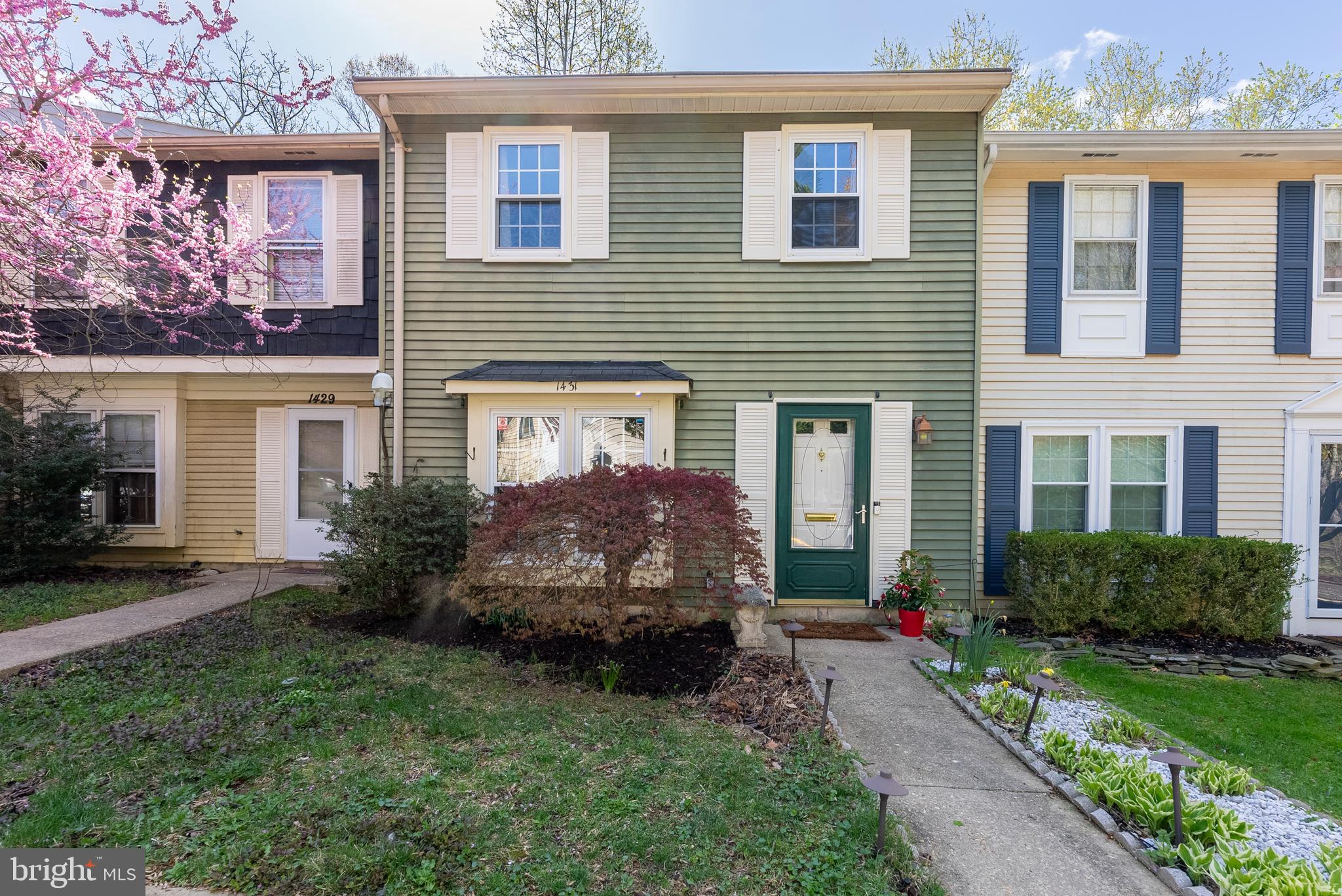 WHISPERING WOODS - Residential