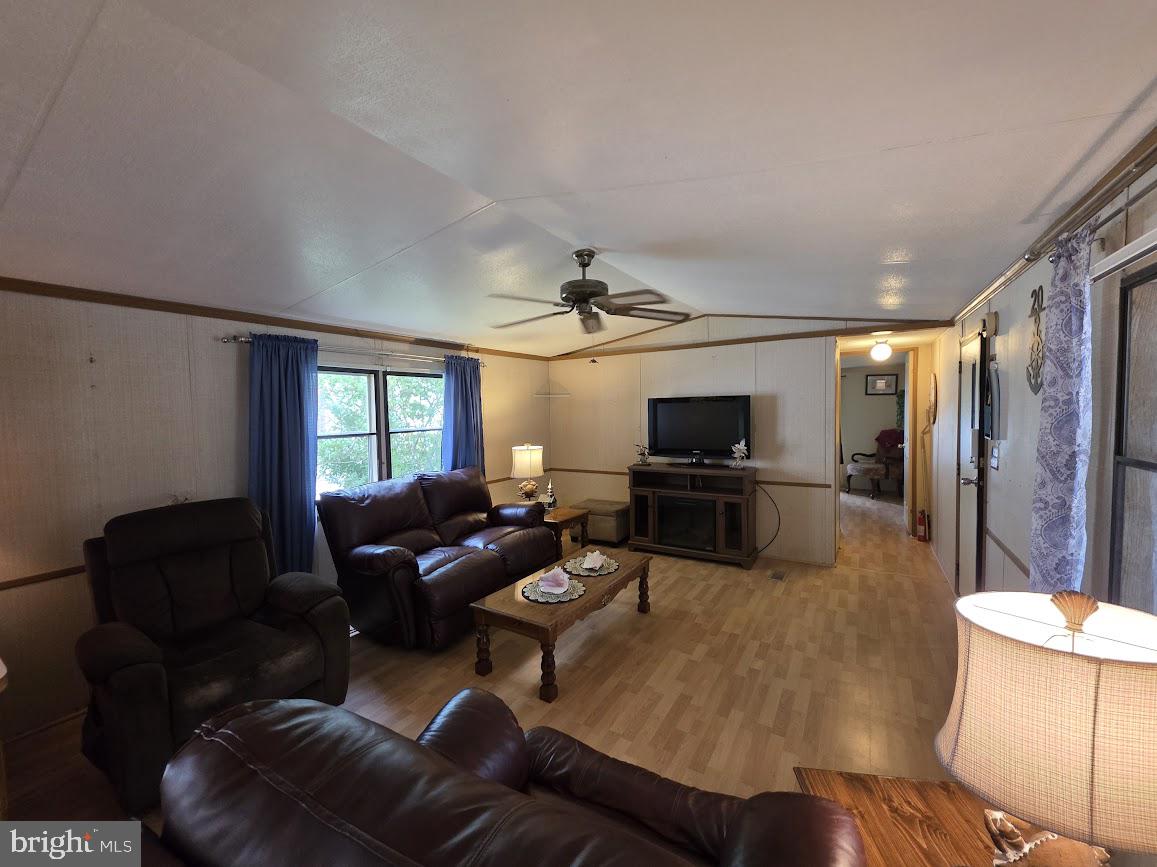 FOUR SEASONS MHP - Residential