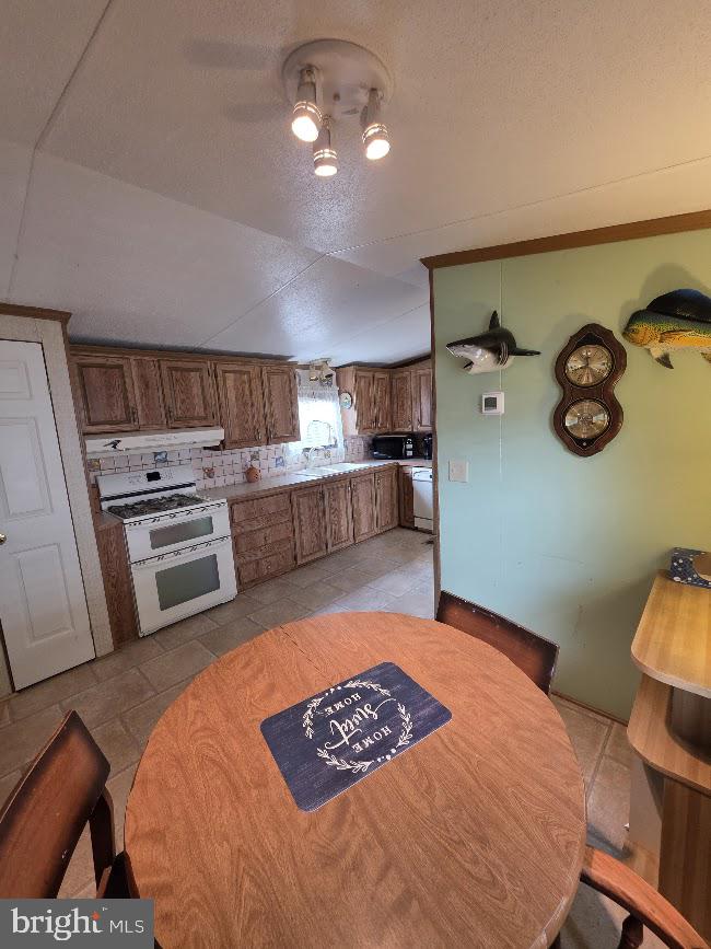 FOUR SEASONS MHP - Residential