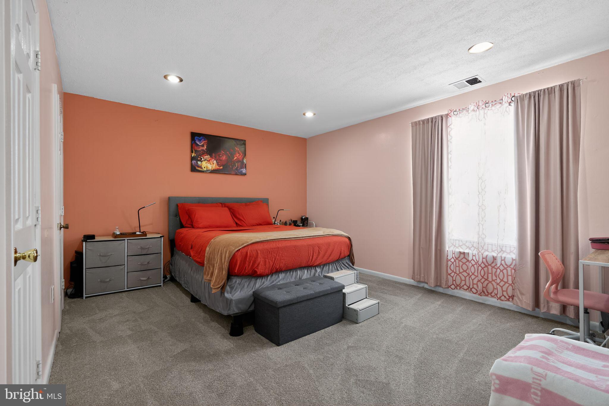 EAST FALLS - Residential