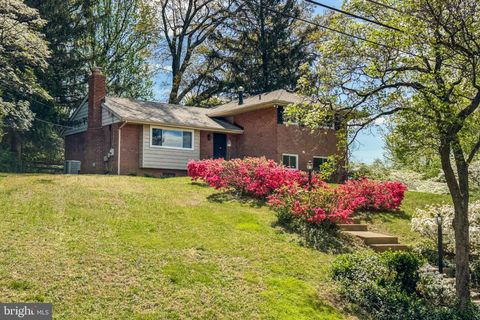 Photo of 6451 Queen Anne Terrace, FALLS CHURCH, VA 22044 (MLS # VAFX2300556)