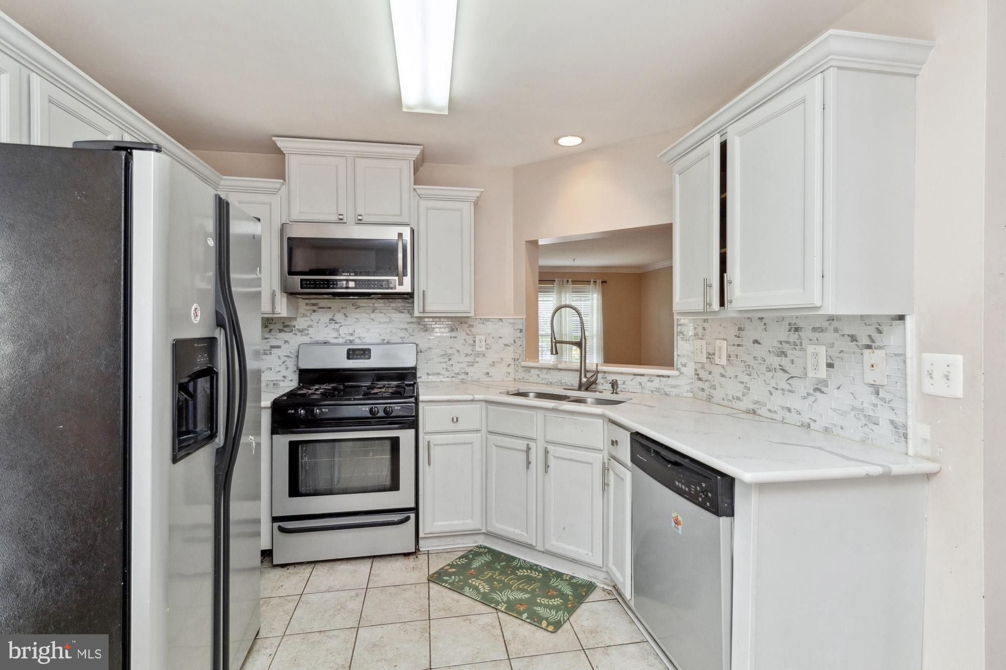 THE VILLAGES OF LYONSFIELD RUN - Residential Lease