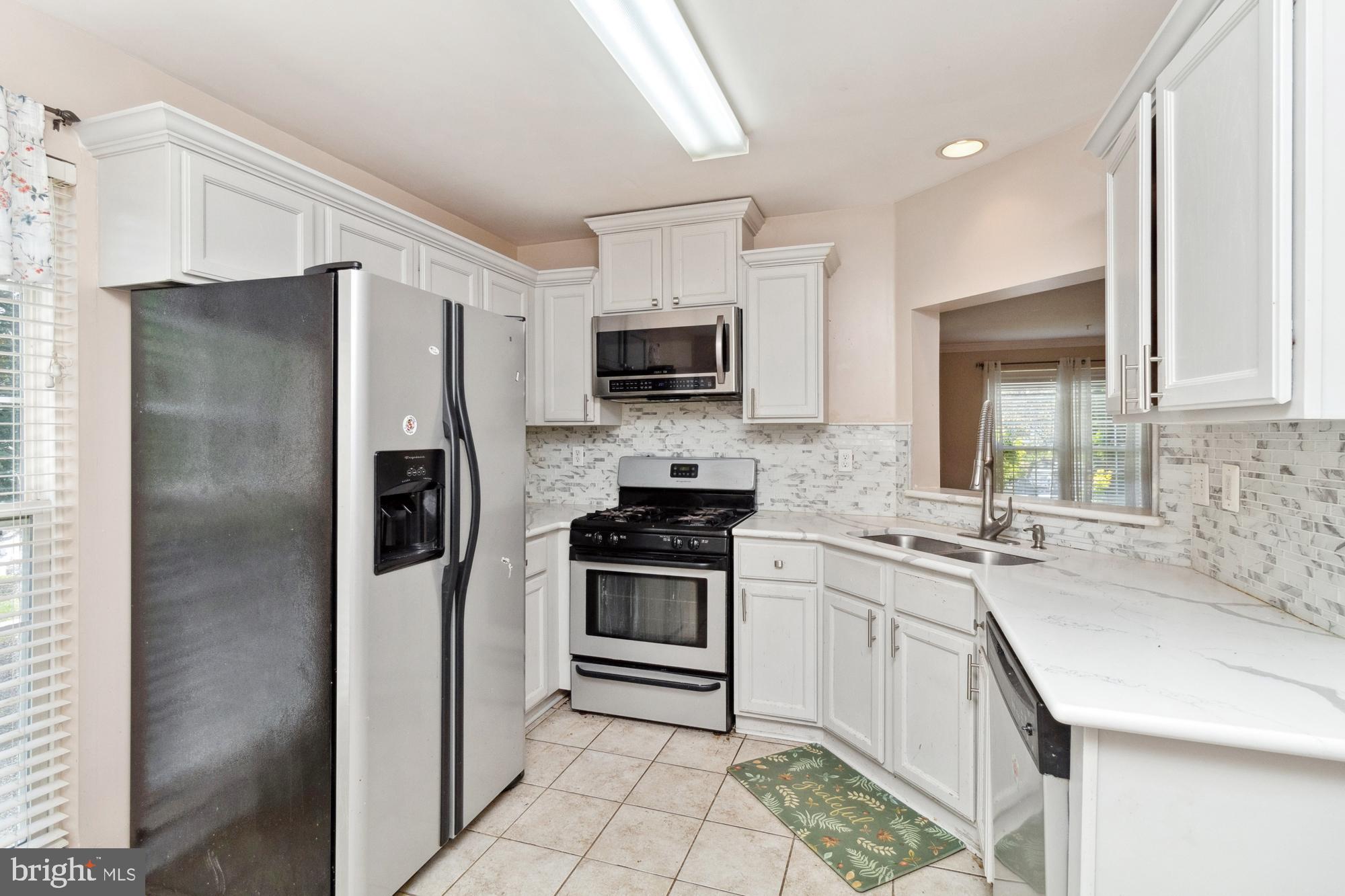 THE VILLAGES OF LYONSFIELD RUN - Residential Lease