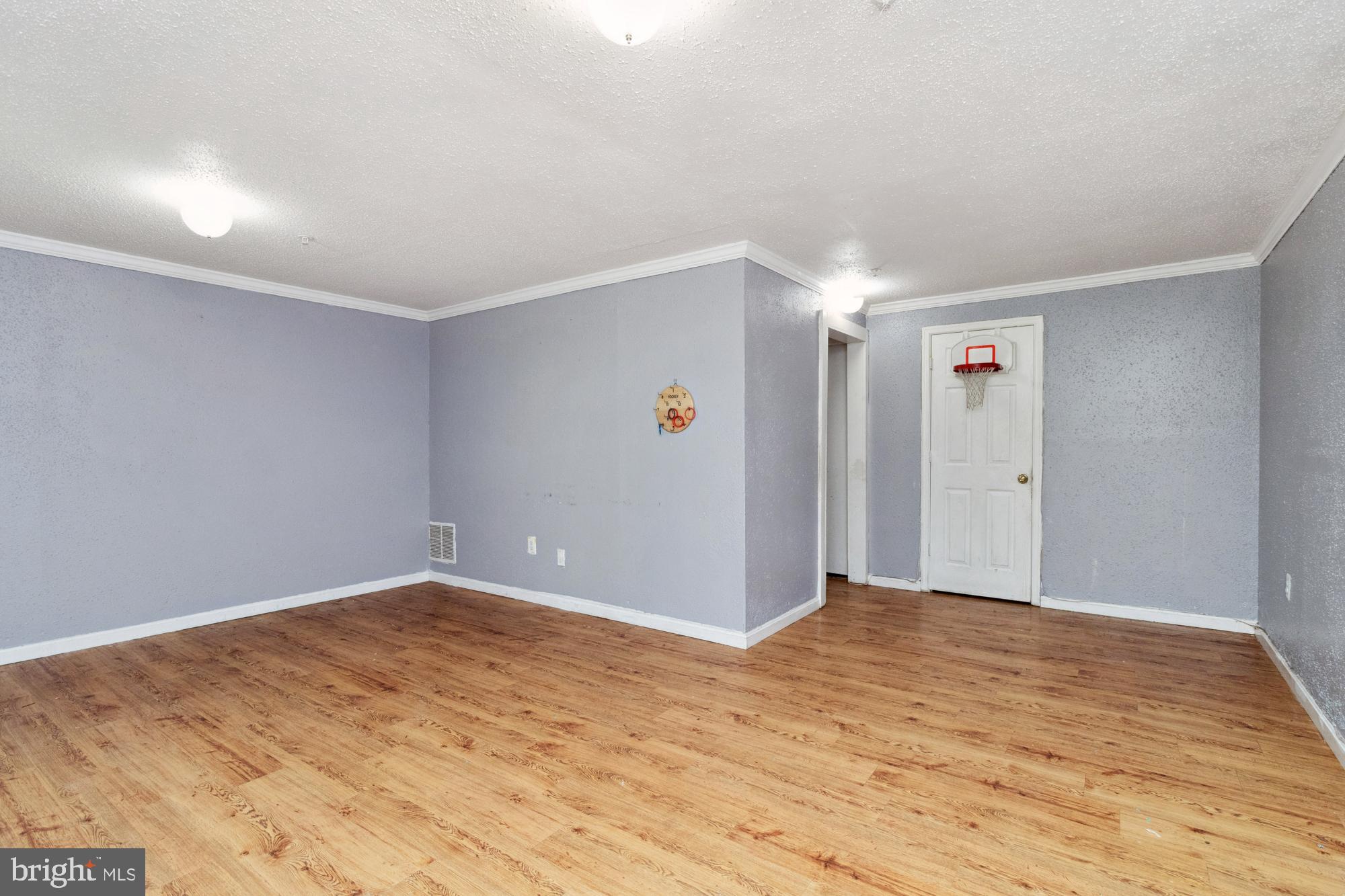 THE VILLAGES OF LYONSFIELD RUN - Residential Lease