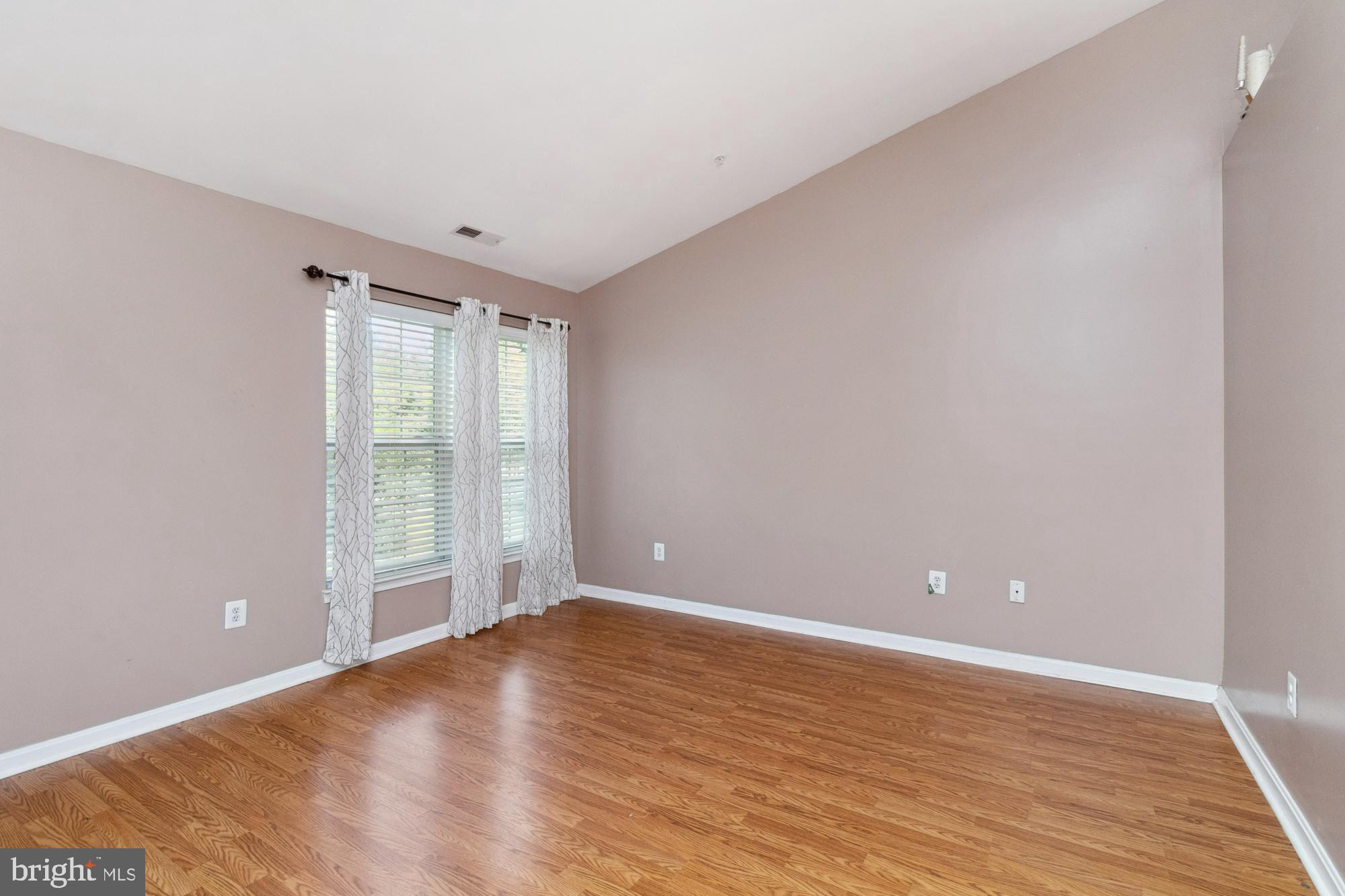 THE VILLAGES OF LYONSFIELD RUN - Residential Lease