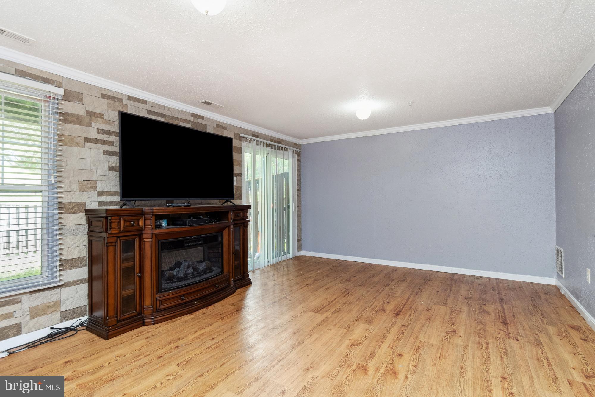 THE VILLAGES OF LYONSFIELD RUN - Residential Lease