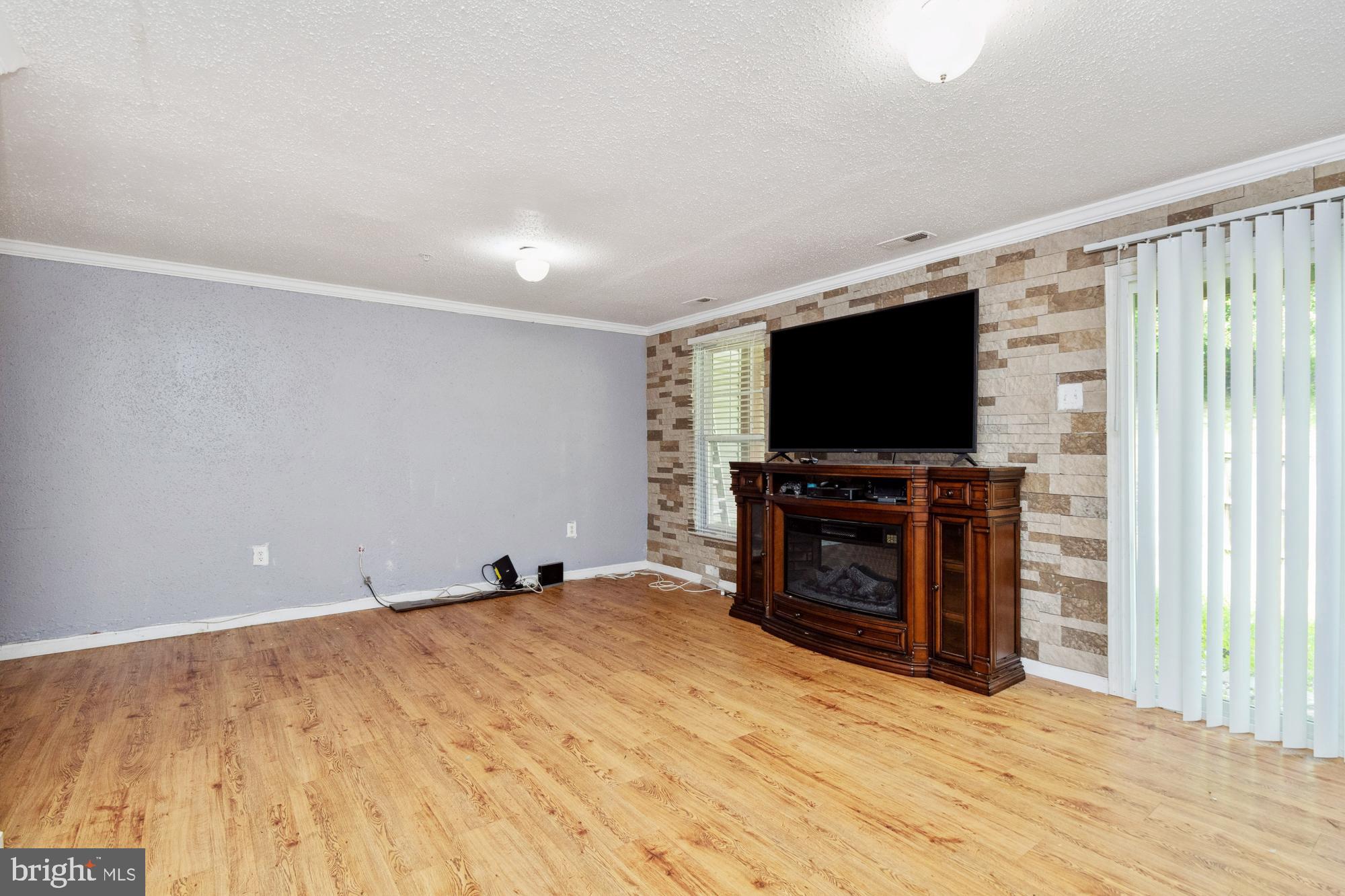 THE VILLAGES OF LYONSFIELD RUN - Residential Lease