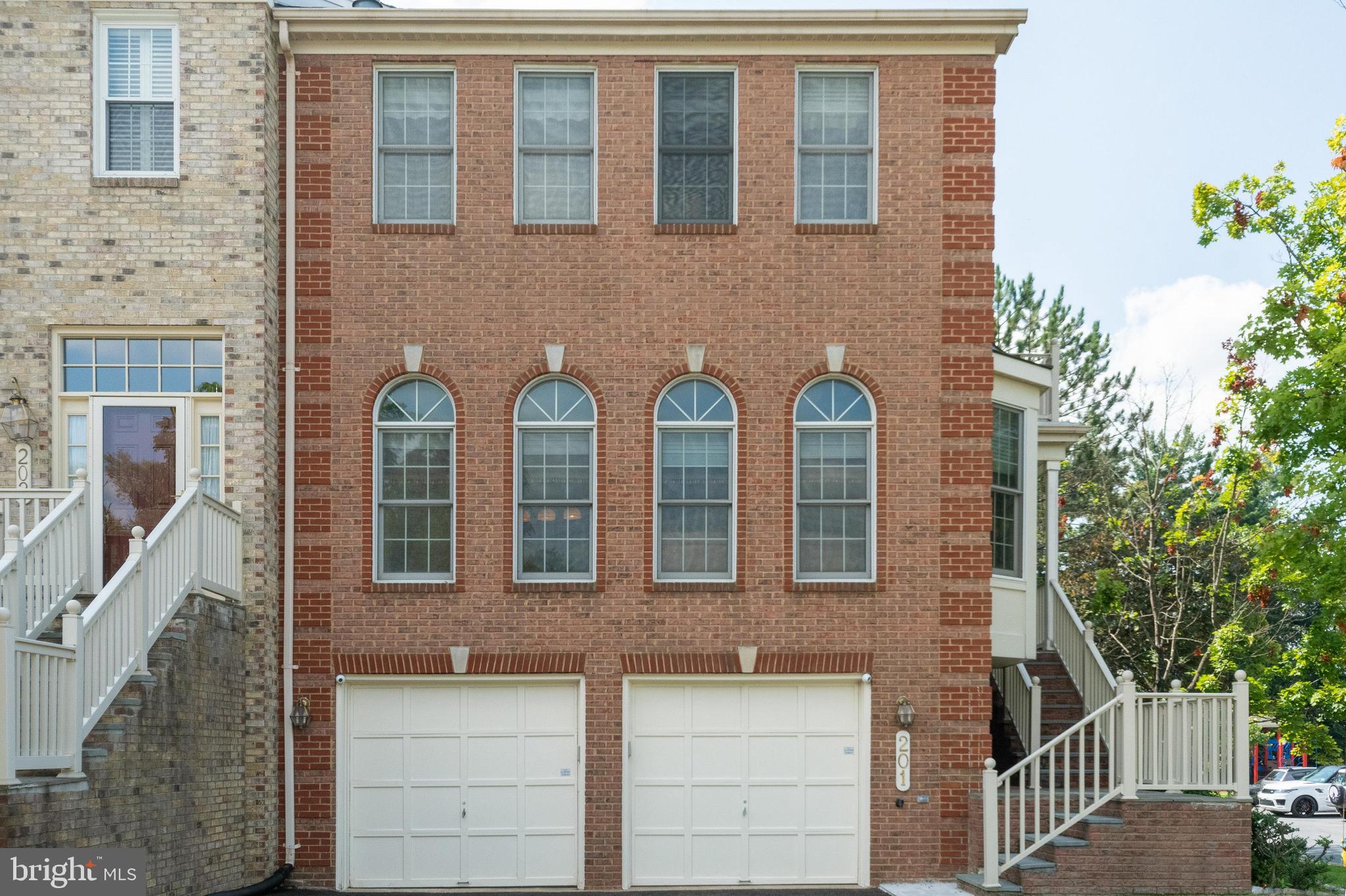 ROSE HILL FALLS - Residential