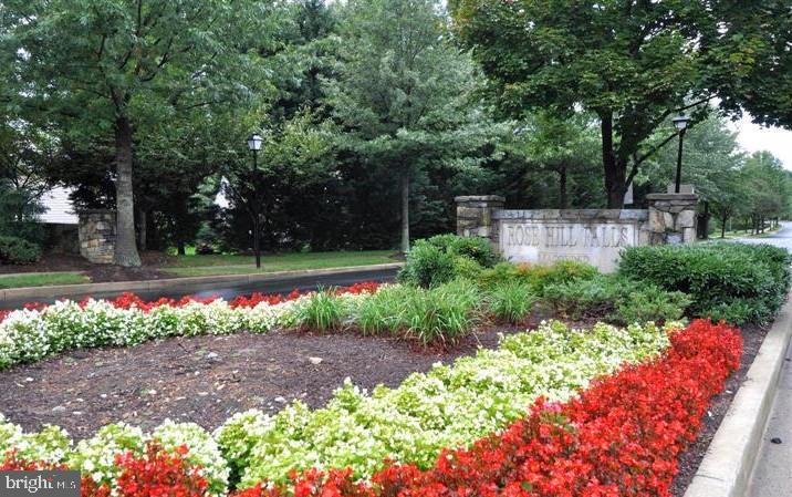 ROSE HILL FALLS - Residential