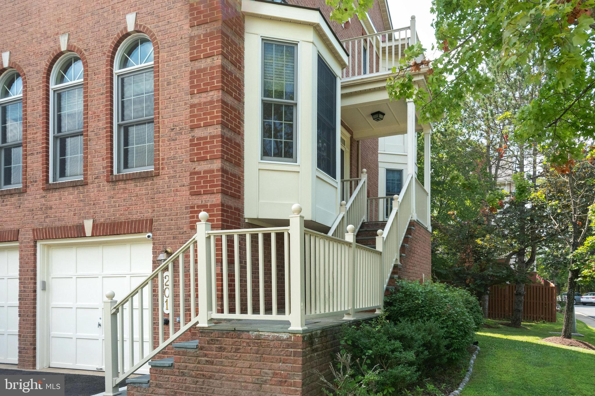 ROSE HILL FALLS - Residential