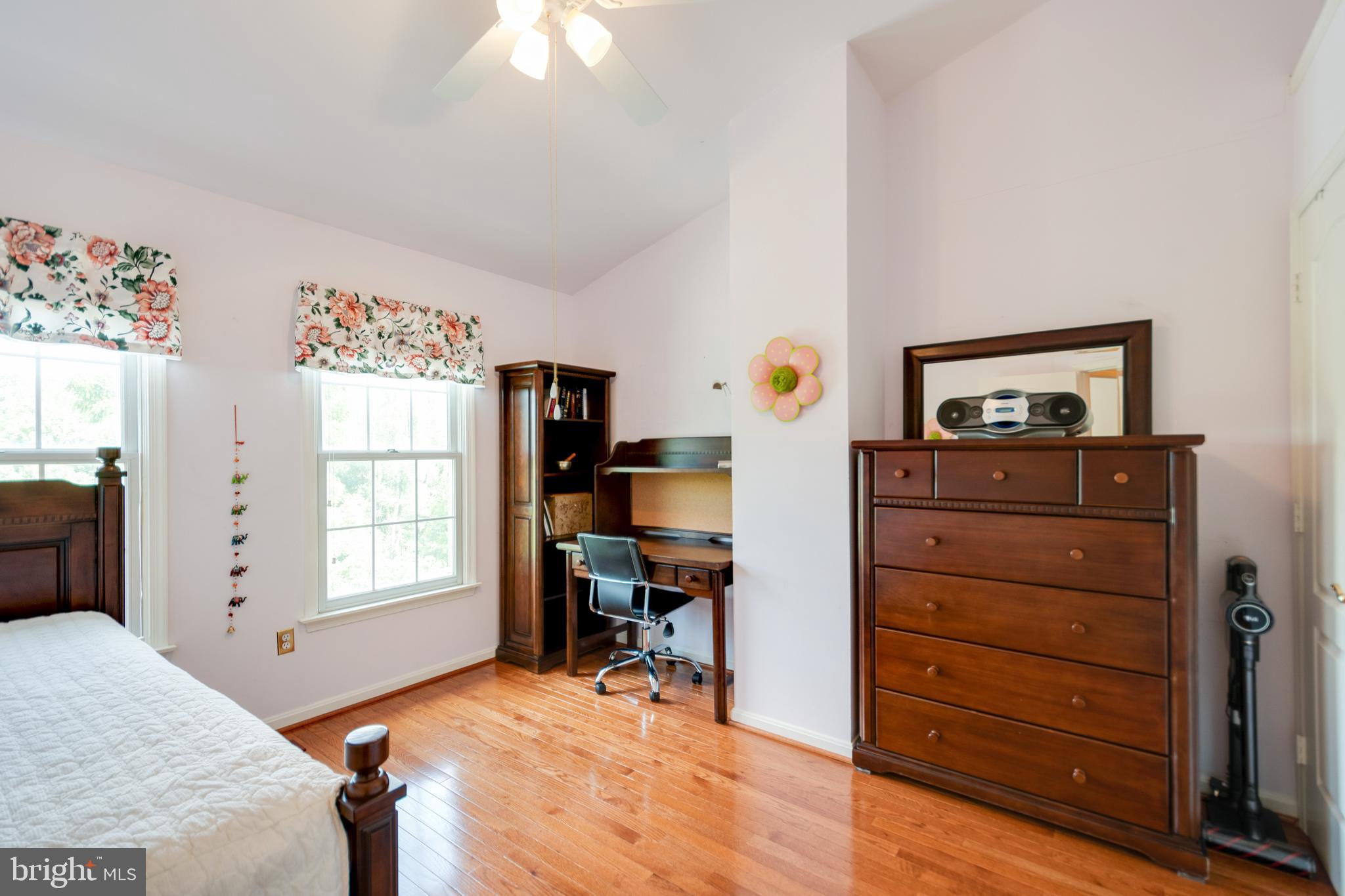 ROSE HILL FALLS - Residential