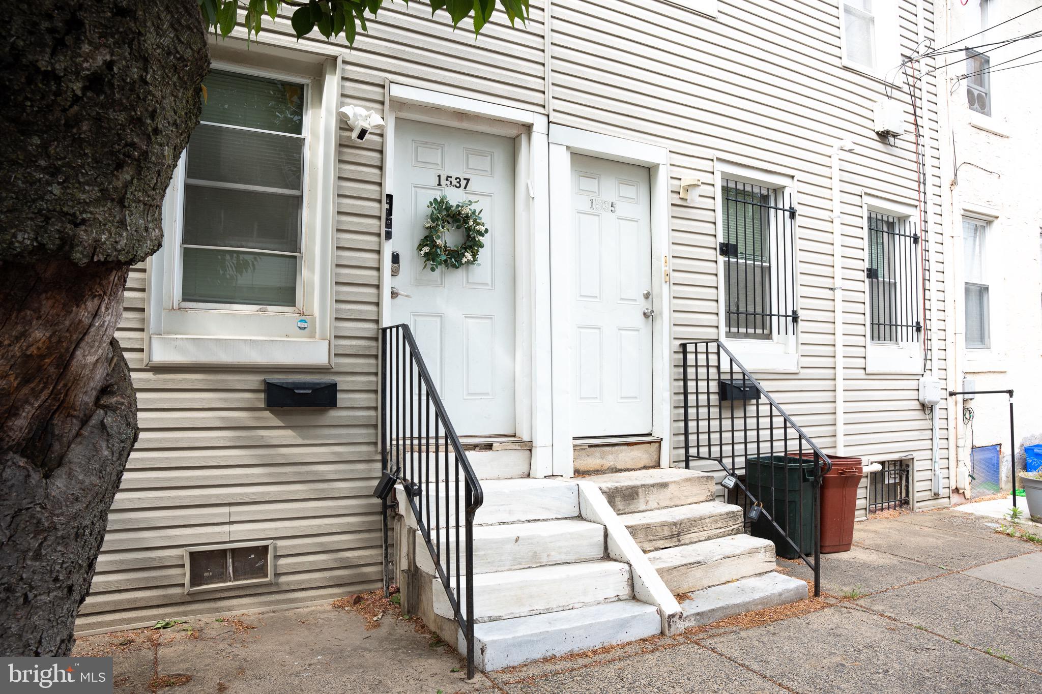 Welcome to your new home in the heart of Philadelphia! This bright and spacious unit located in Francisville offers one bedroom and one bathroom, with direct access to a spacious shared outdoor area. Inside, you'll find an in-unit washer and dryer, hardwood flooring throughout, and tile flooring in the bathroom and kitchen. The kitchen is equipped with an electric cooktop with a built-in range. Situated near Temple University, Fairmount Park, and the Market Frankford line, transportation and recreation options abound. Tenants are responsible for covering all utilities. Move-in available August, 1st.