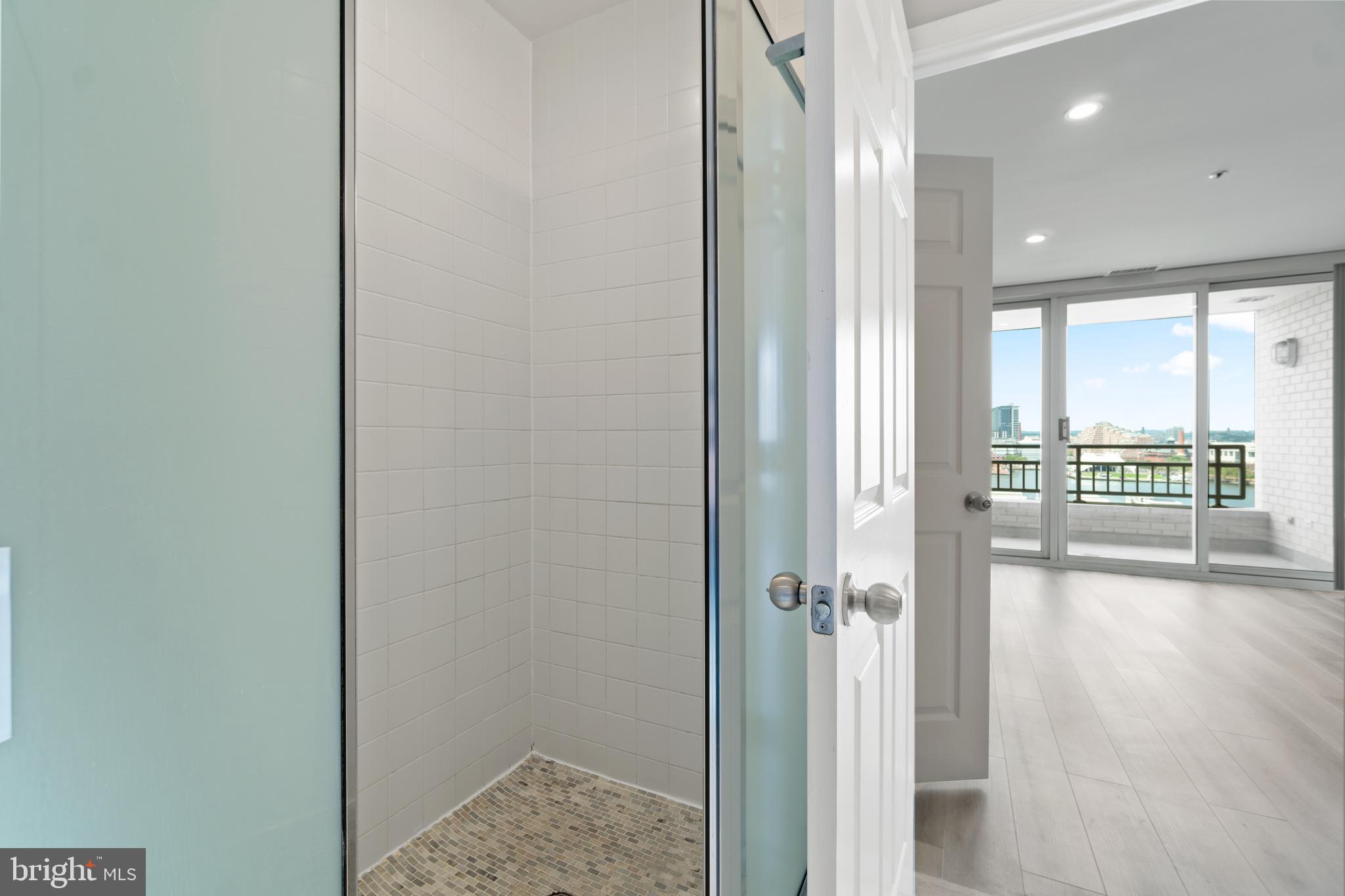 HARBORVIEW - Residential Lease