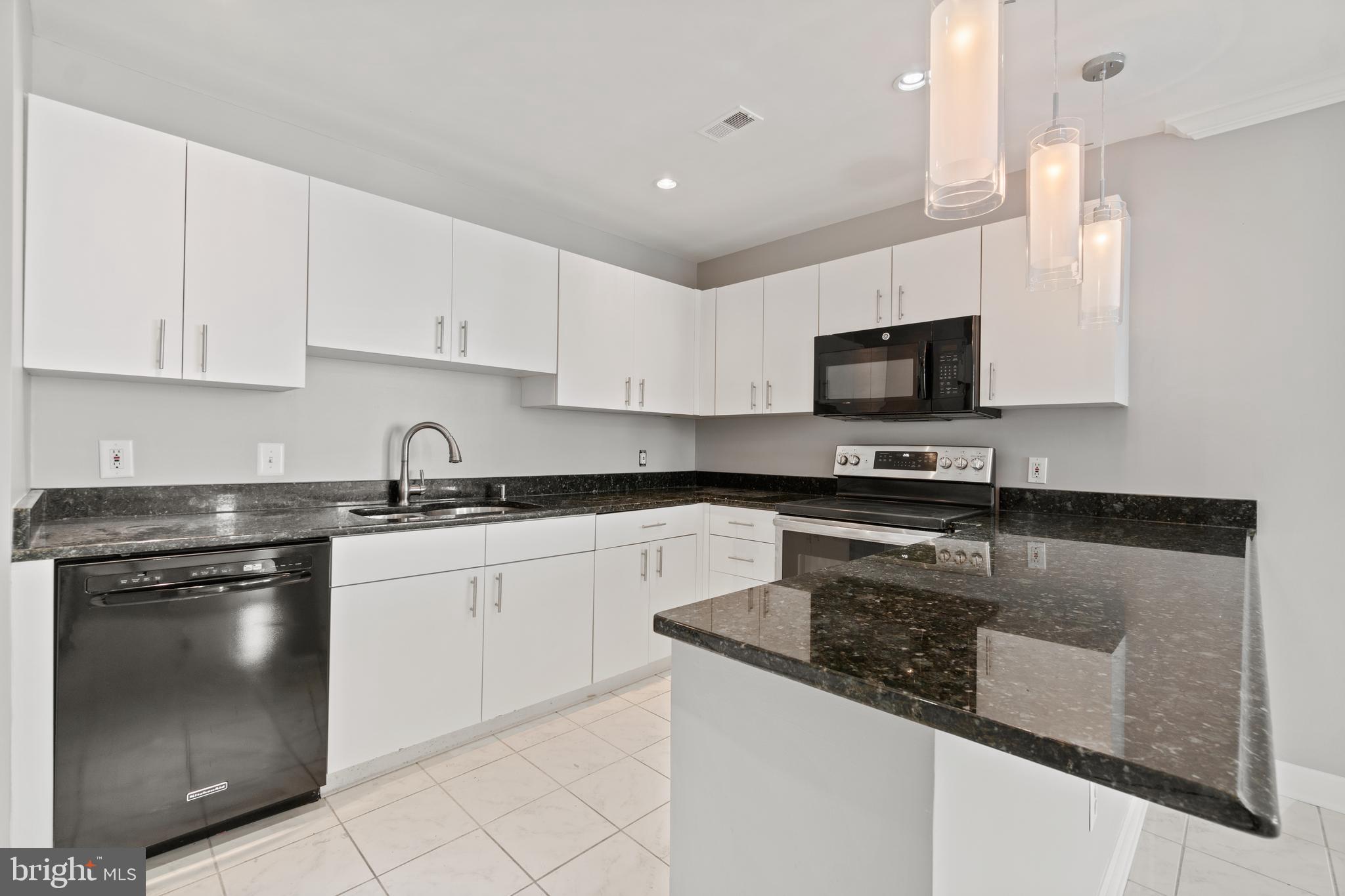 HARBORVIEW - Residential Lease