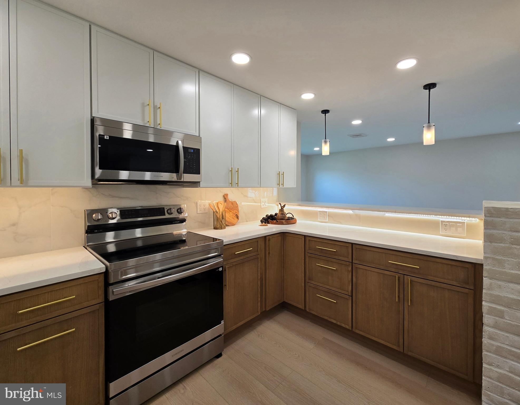 10 LINDEN LANE