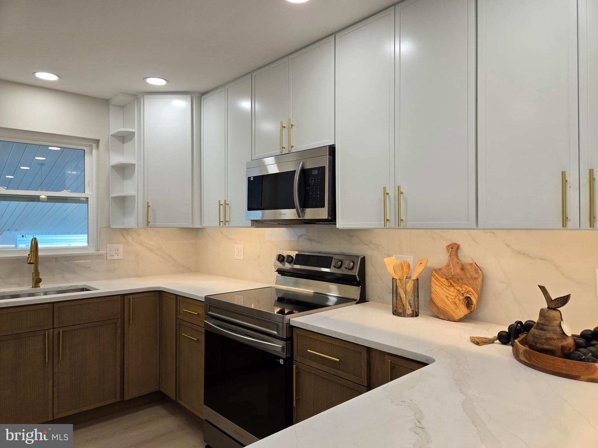 10 LINDEN LANE