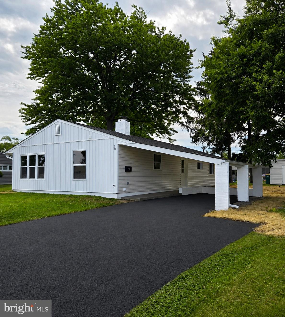 10 LINDEN LANE