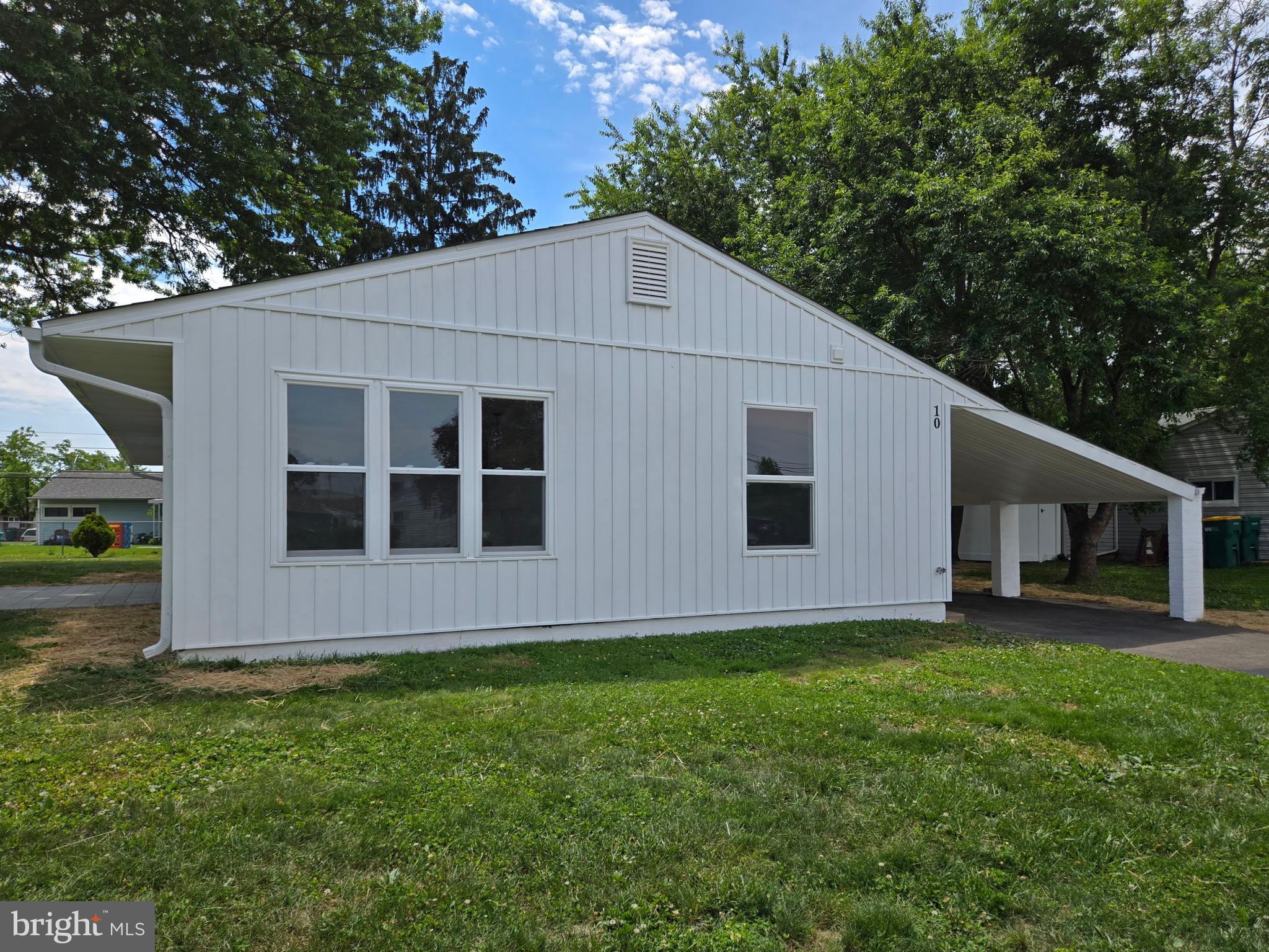 10 LINDEN LANE